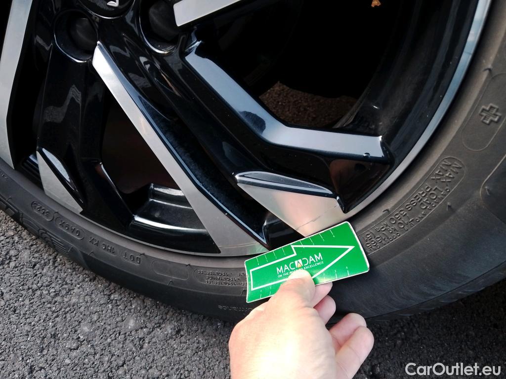  Peugeot  2008 PEUGEOT  / 2019 / 5P / todoterreno Allure Pack BlueHDI 81kW (110CV) (AC) #4