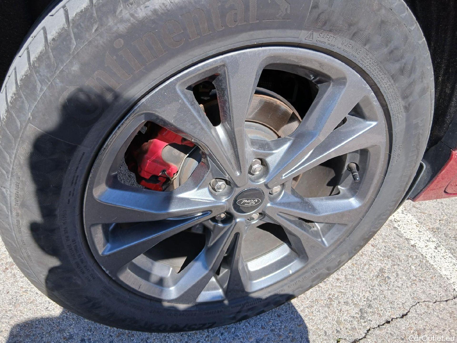  Ford  Kuga FORD  / 2019 / 5P / todoterreno ST-Line X 2.5 Duratec FHEV Auto #44