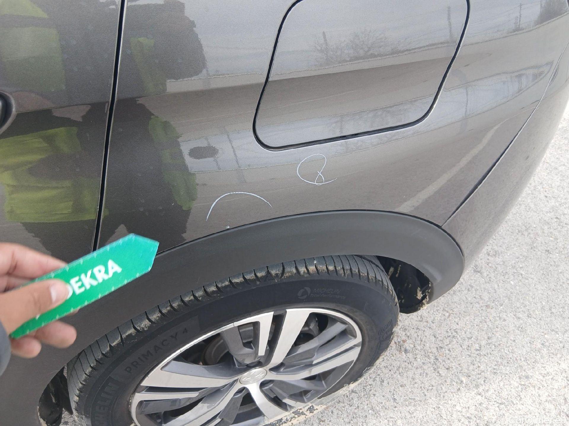  Peugeot  3008 PEUGEOT  Hybrid / 2020 / 5P / todoterreno 225 e-EAT8 Allure (AC2) #29