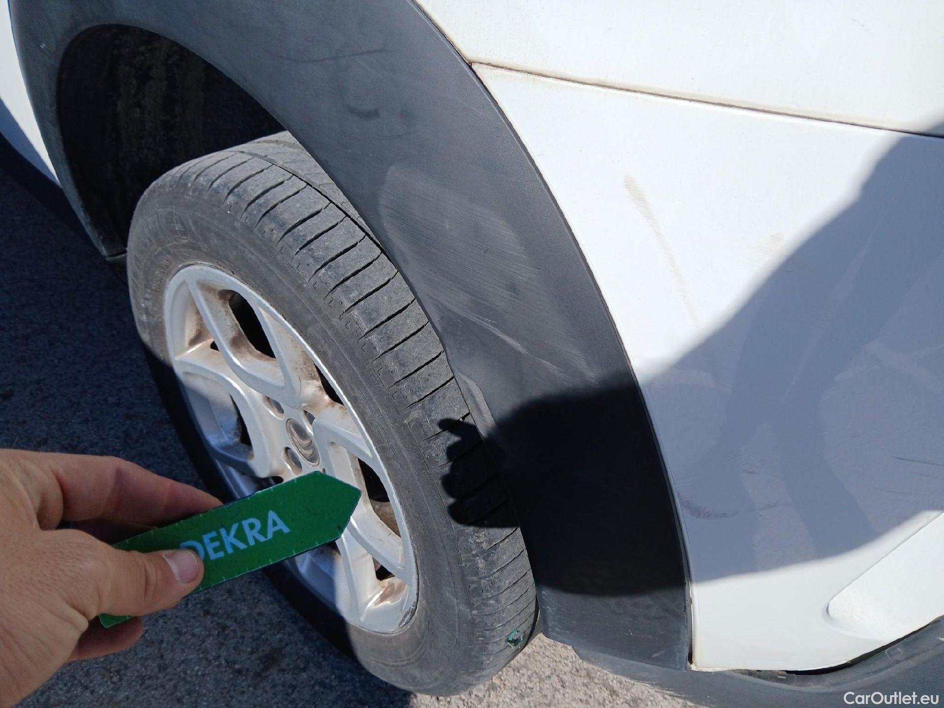  Citroen  C4 Cactus CITROEN  / 2018 / 5P / berlina con portón BlueHDi 73KW (100CV) Feel #18