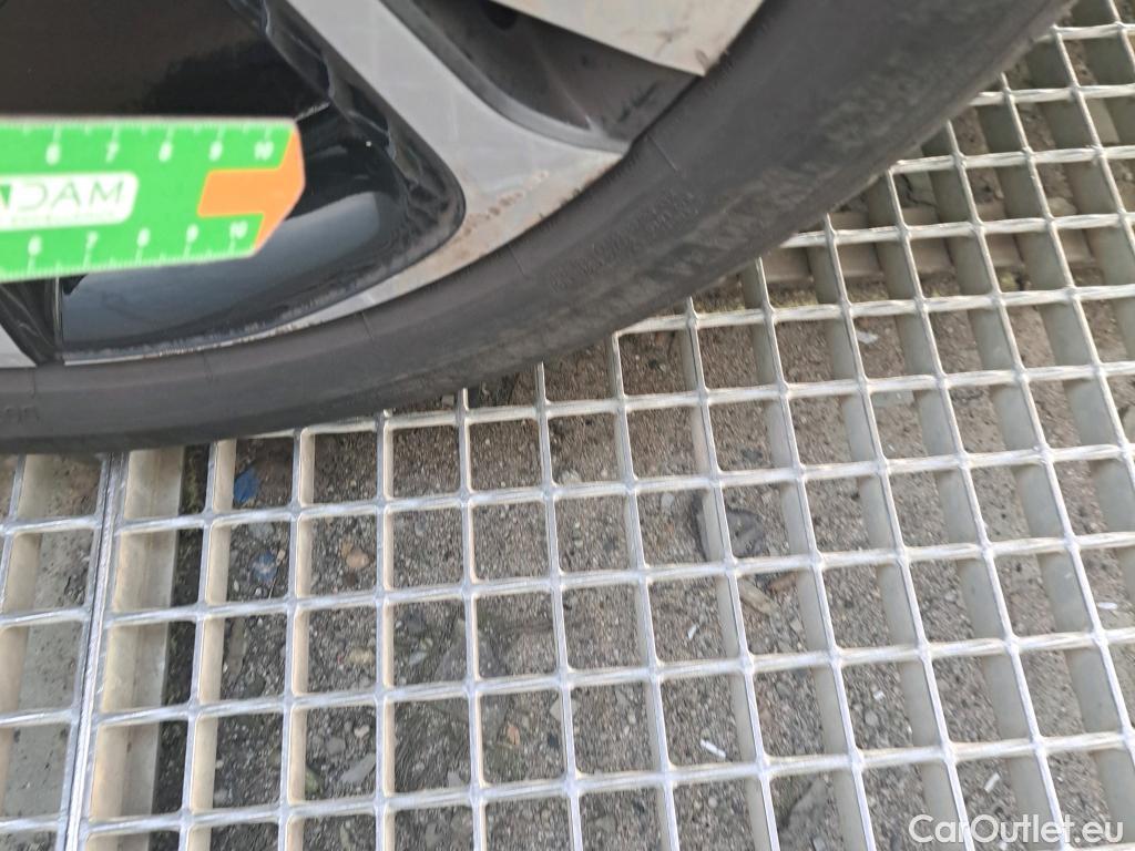  Toyota  C-HR TOYOTA  / 2019 / 5P / todoterreno 2.0 180H Advance #6