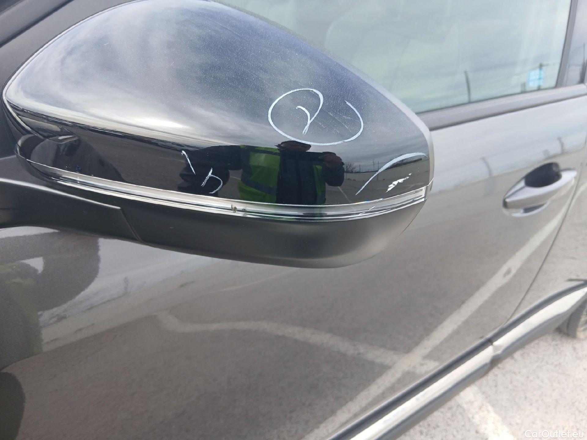  Peugeot  3008 PEUGEOT  Hybrid / 2020 / 5P / todoterreno 225 e-EAT8 Allure (AC2) #24