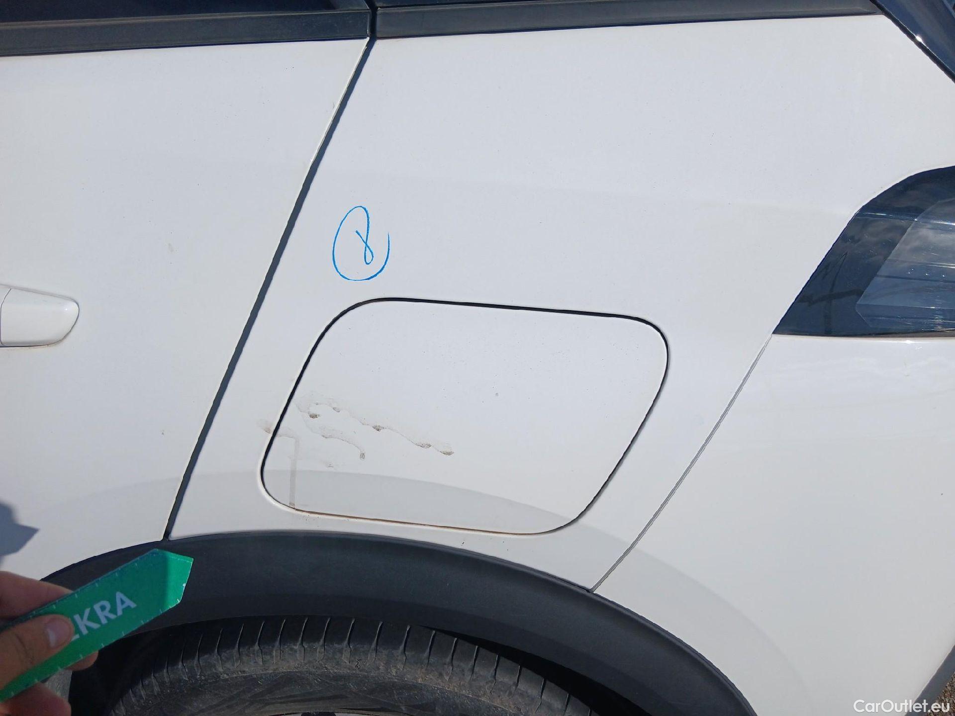  Peugeot  2008 PEUGEOT  / 2019 / 5P / todoterreno Allure BlueHDI 81kW (110CV) #29