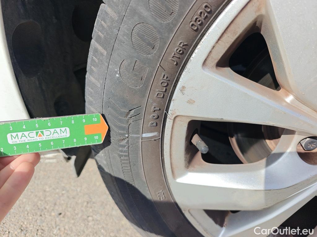  Renault  Megane RENAULT Mégane / 2015 / 5P / berlina con portón Limited Blue dCi 85 kW (115CV) #22