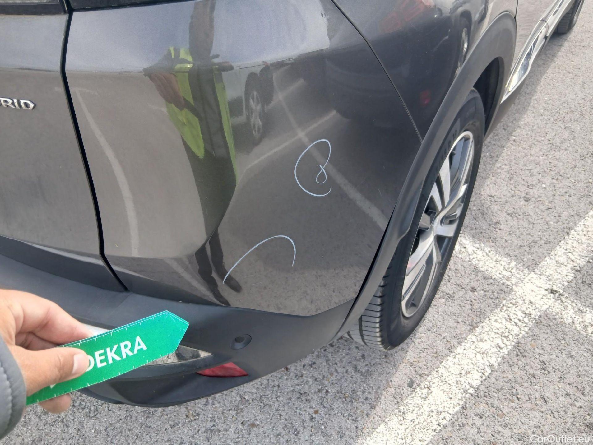  Peugeot  3008 PEUGEOT  Hybrid / 2020 / 5P / todoterreno 225 e-EAT8 Allure (AC2) #37