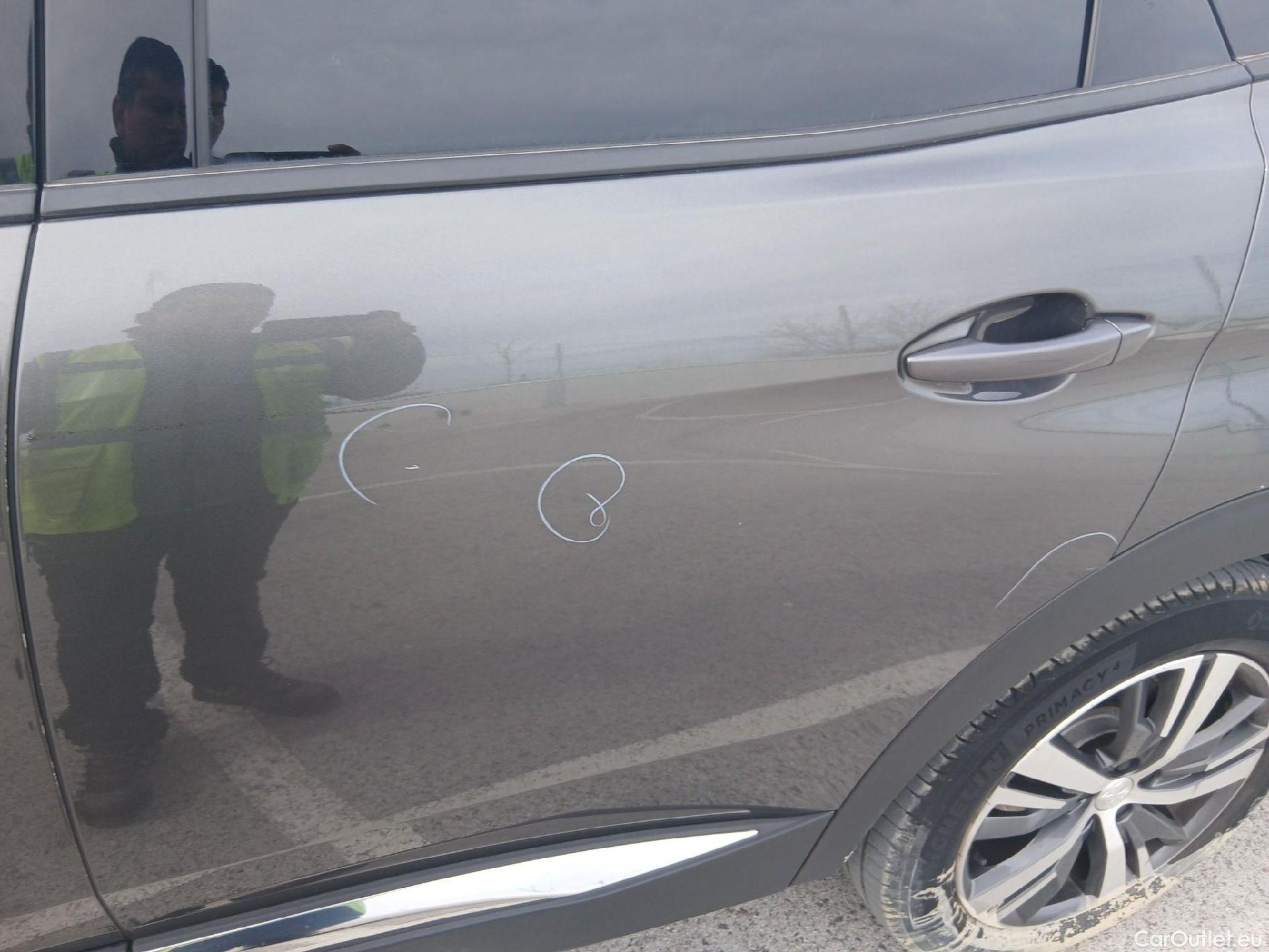  Peugeot  3008 PEUGEOT  Hybrid / 2020 / 5P / todoterreno 225 e-EAT8 Allure (AC2) #27