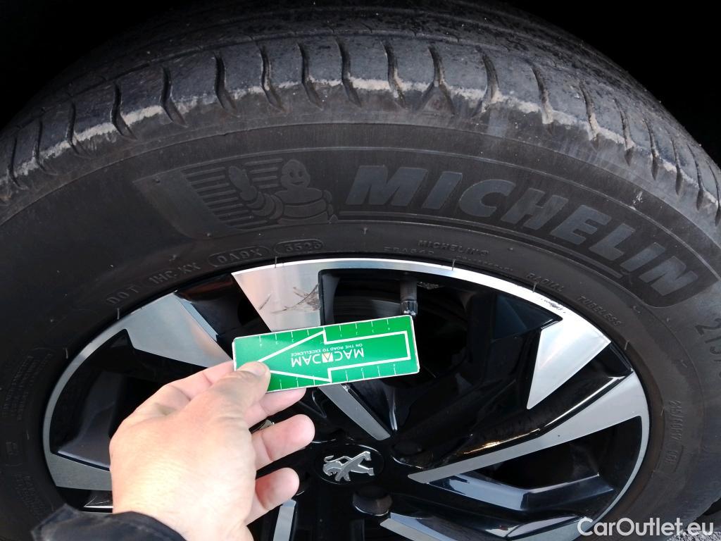  Peugeot  2008 PEUGEOT  / 2019 / 5P / todoterreno Allure Pack BlueHDI 81kW (110CV) (AC) #2