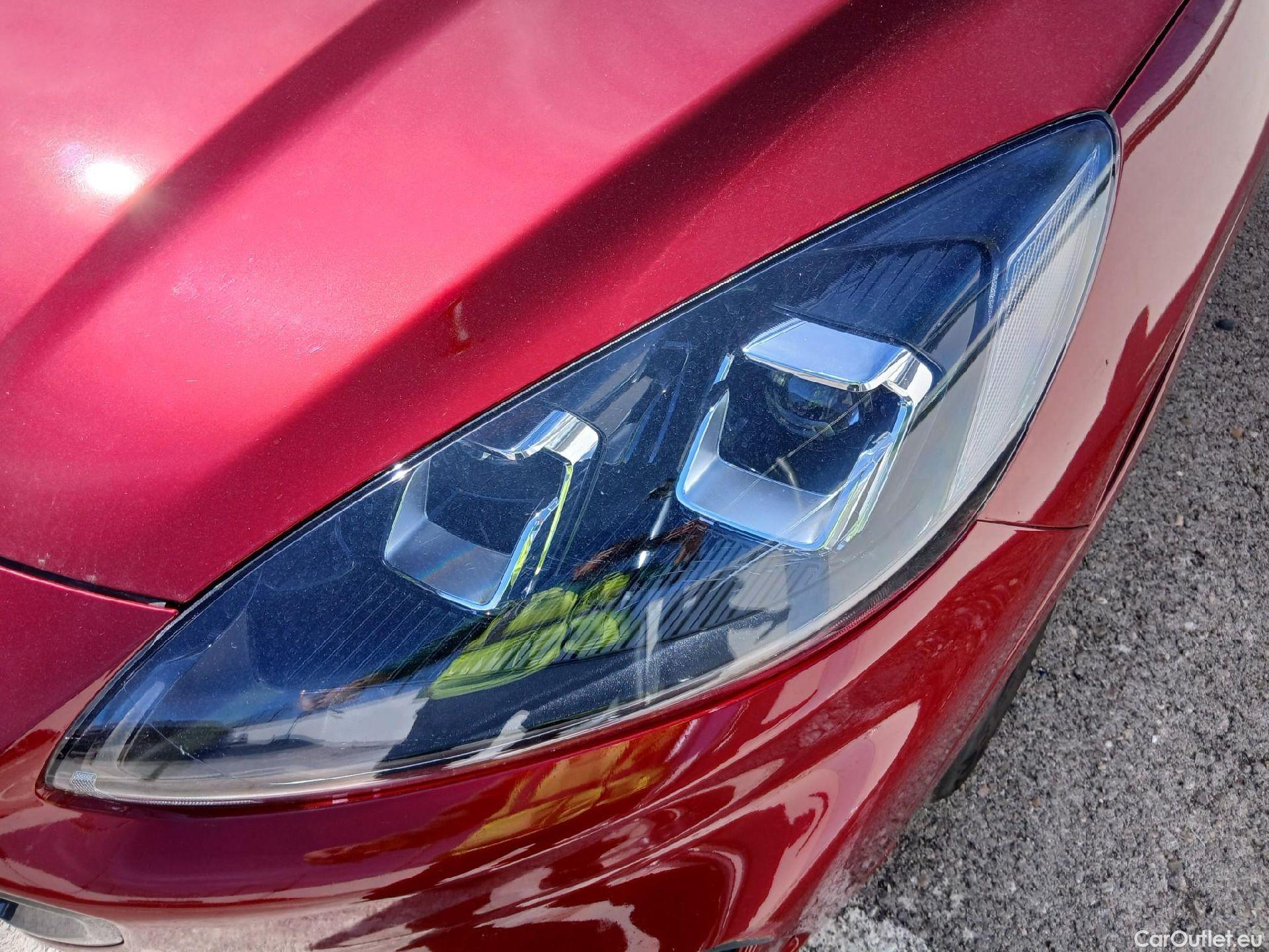  Ford  Kuga FORD  / 2019 / 5P / todoterreno ST-Line X 2.5 Duratec FHEV Auto #7