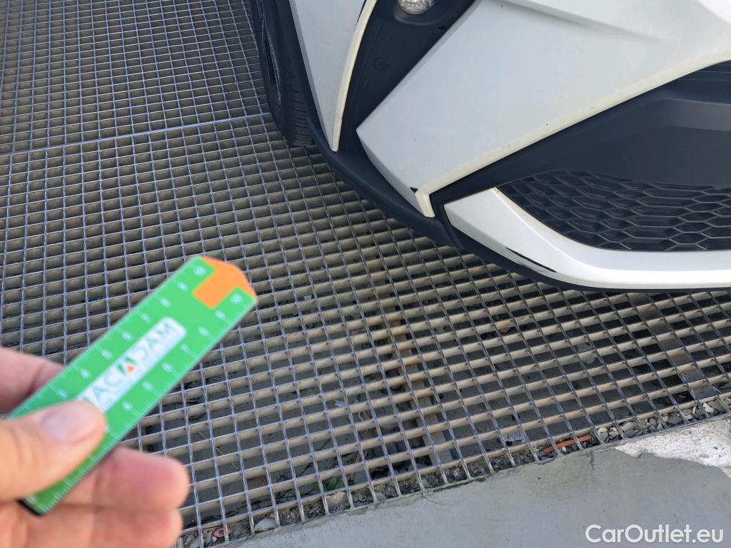  Toyota  C-HR TOYOTA  / 2019 / 5P / todoterreno 2.0 180H Advance #25