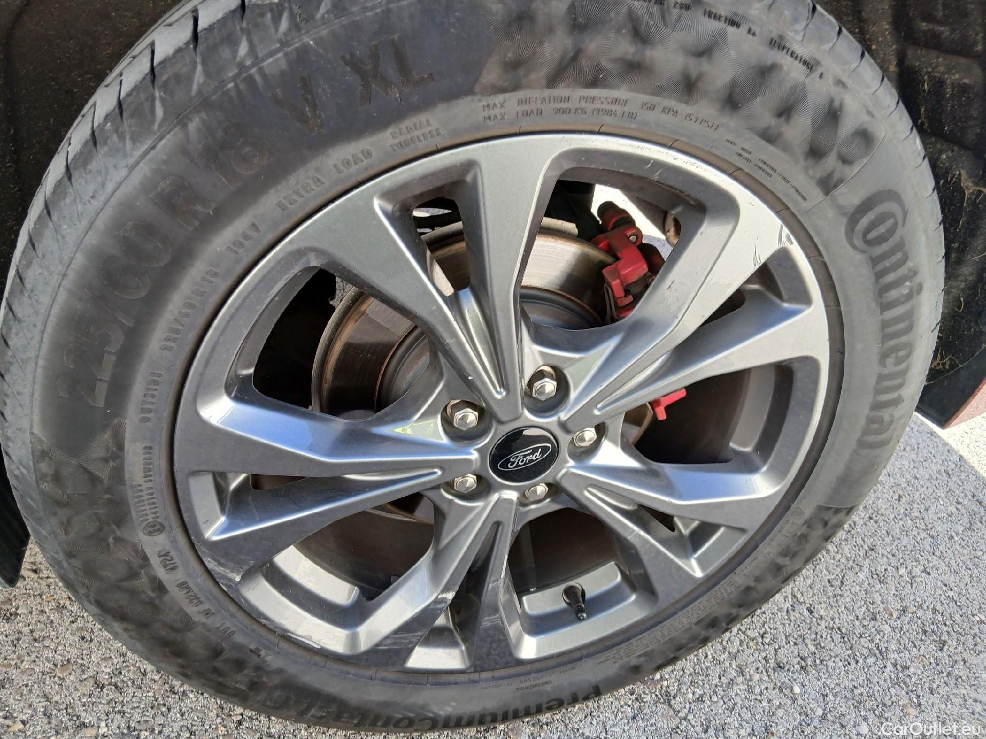  Ford  Kuga FORD  / 2019 / 5P / todoterreno ST-Line X 2.5 Duratec FHEV Auto #32