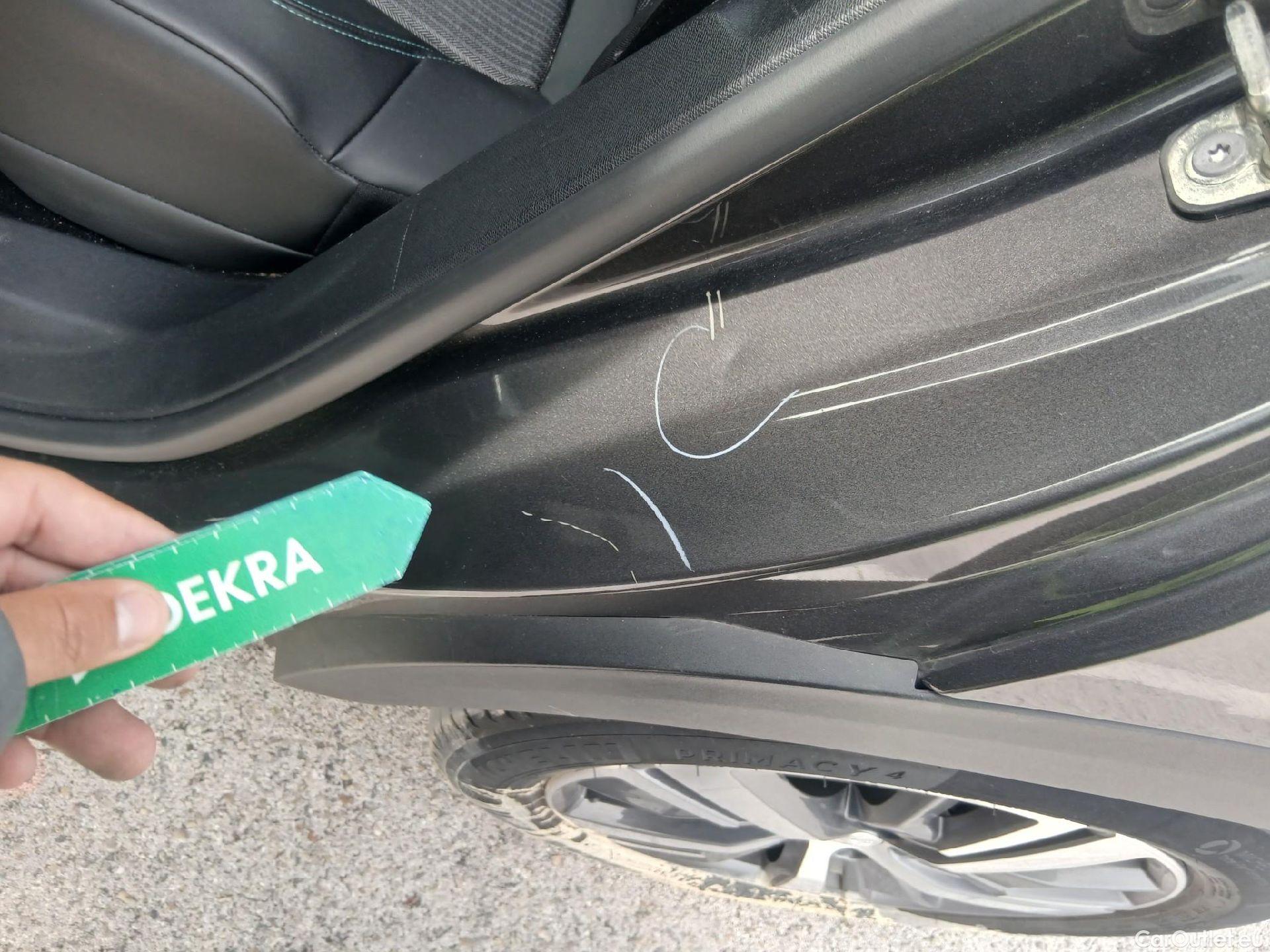  Peugeot  3008 PEUGEOT  Hybrid / 2020 / 5P / todoterreno 225 e-EAT8 Allure (AC2) #31