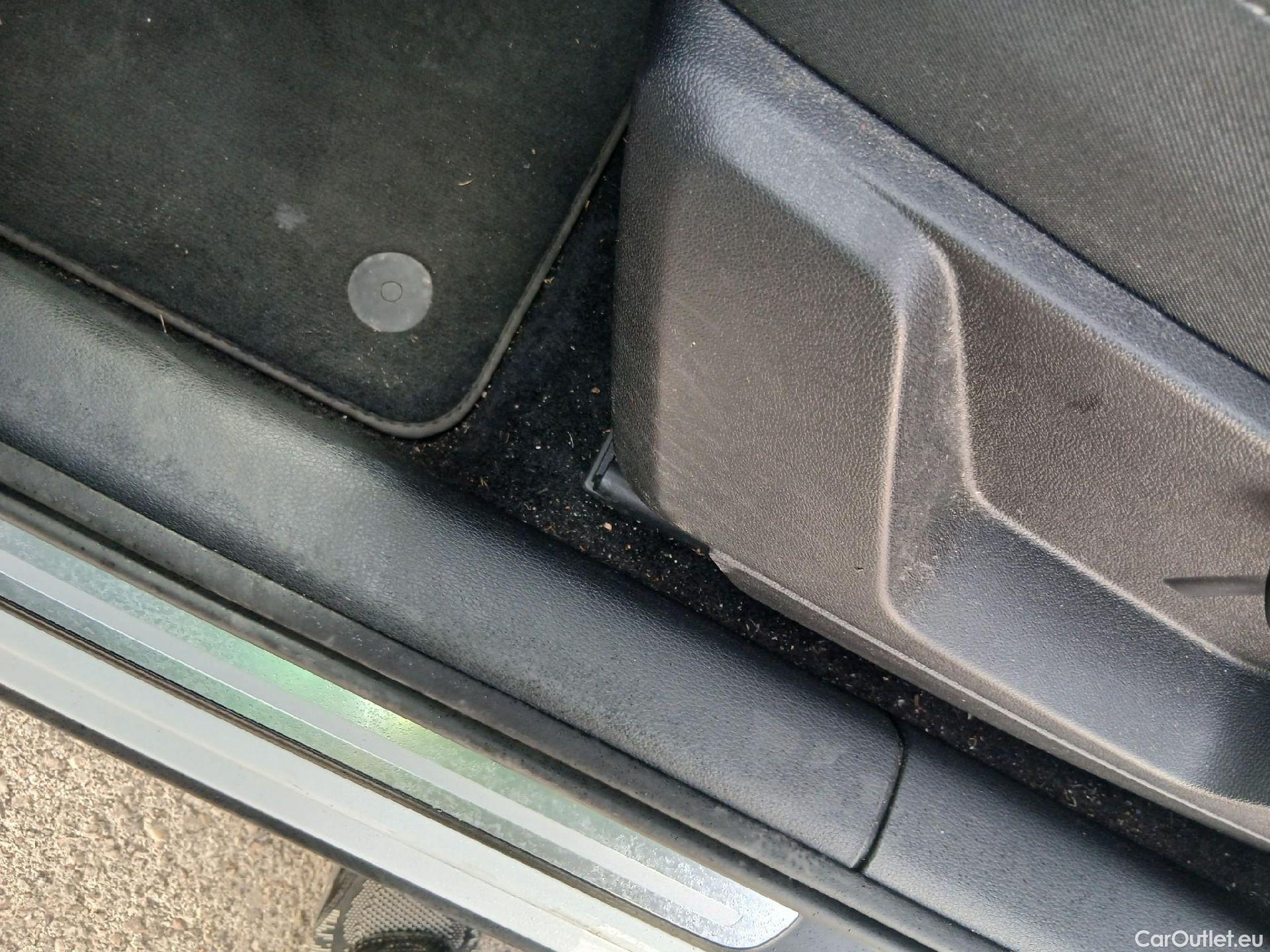  Audi  Q2 AUDI  / 2016 / 5P / todoterreno Design 30 TFSI 85kW (116CV) #2