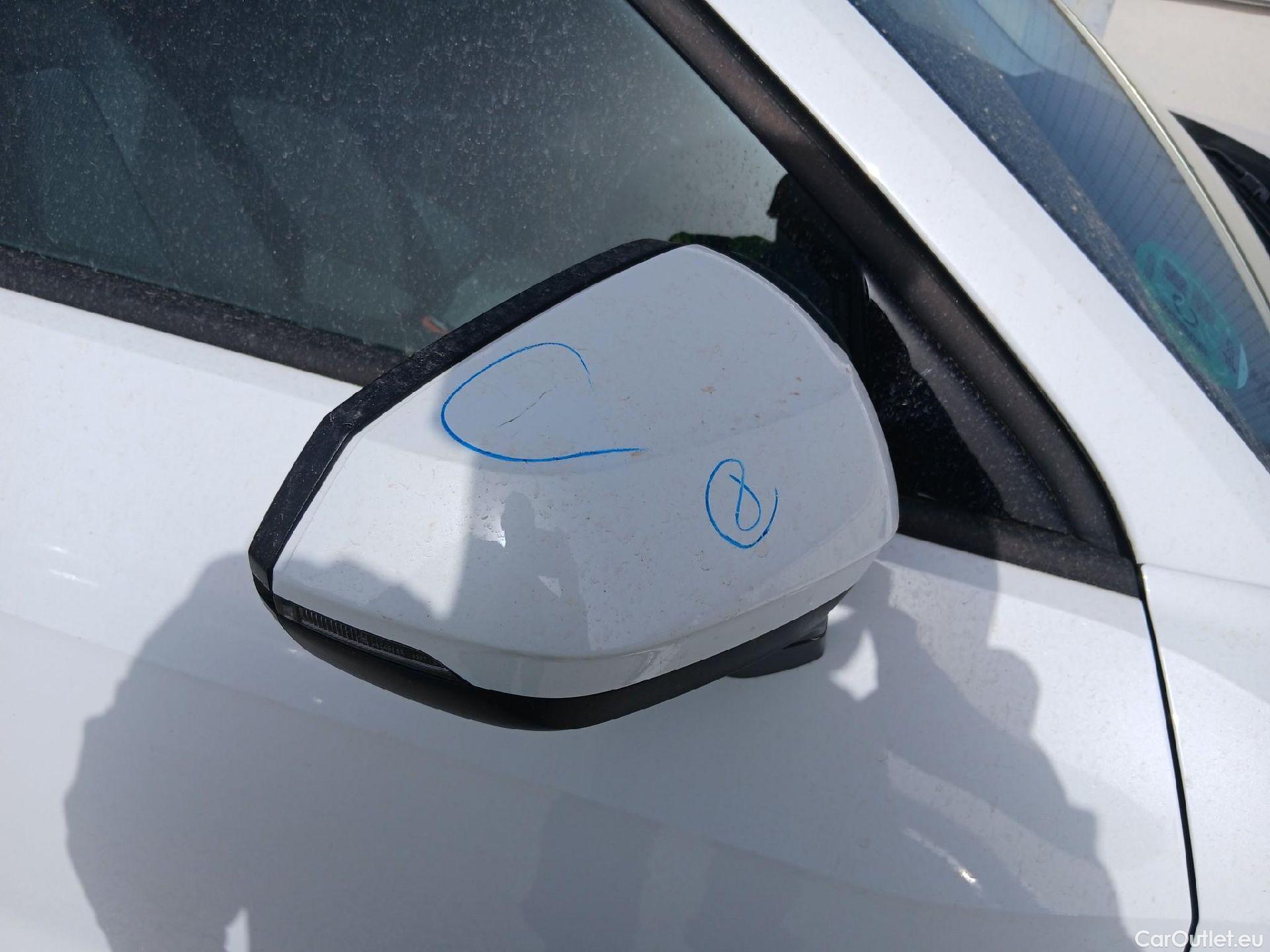  Audi  Q2 AUDI  / 2016 / 5P / todoterreno Design 30 TFSI 85kW (116CV) #21