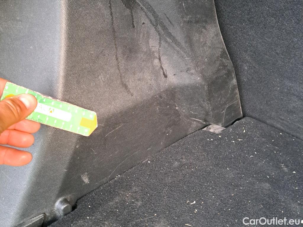  Peugeot  2008 PEUGEOT  / 2019 / 5P / todoterreno Allure BlueHDI 81kW (110CV) #23