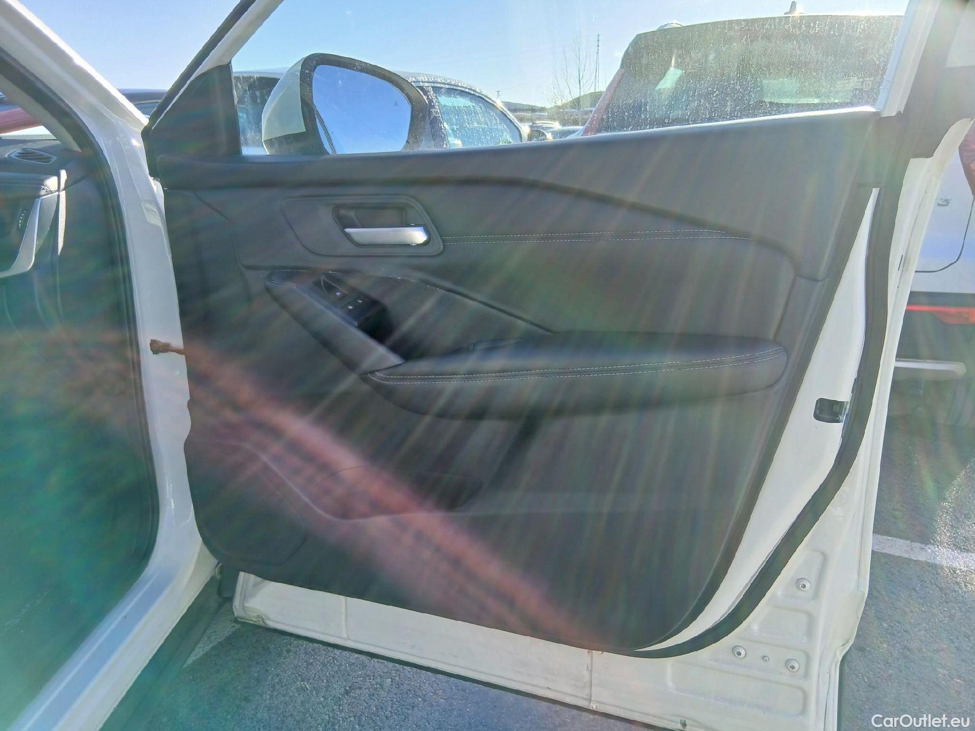  Nissan  Qashqai NISSAN  / 2021 / 5P / todoterreno DIG-T 116kW (158CV) mHEV Xtronic Acenta (AC2) #40