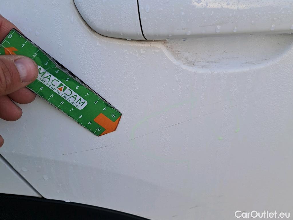  Peugeot  2008 PEUGEOT  / 2019 / 5P / todoterreno Allure BlueHDI 81kW (110CV) #17