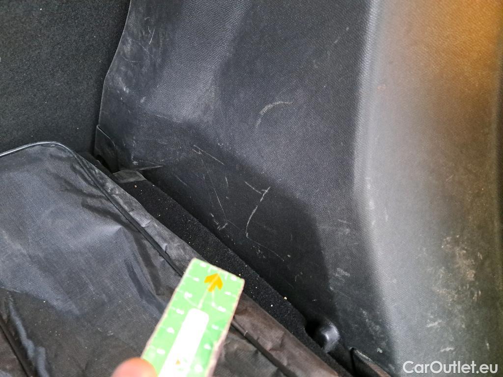  Peugeot  2008 PEUGEOT  / 2019 / 5P / todoterreno Allure BlueHDI 81kW (110CV) #21