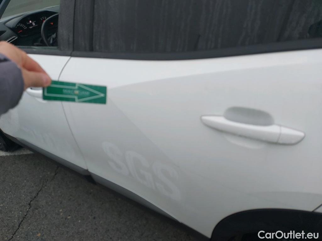  Peugeot  2008 PEUGEOT  / 2019 / 5P / todoterreno Allure BlueHDI 81kW (110CV) #8