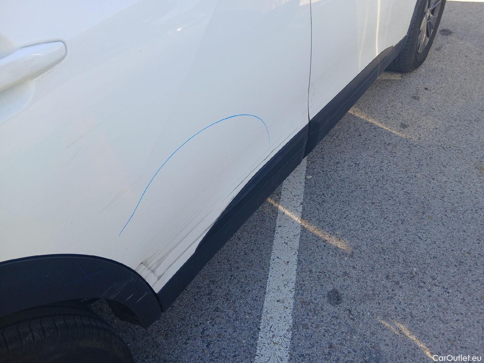  Peugeot  2008 PEUGEOT  / 2019 / 5P / todoterreno Active Pack BlueHDI 81kW (110CV) #22