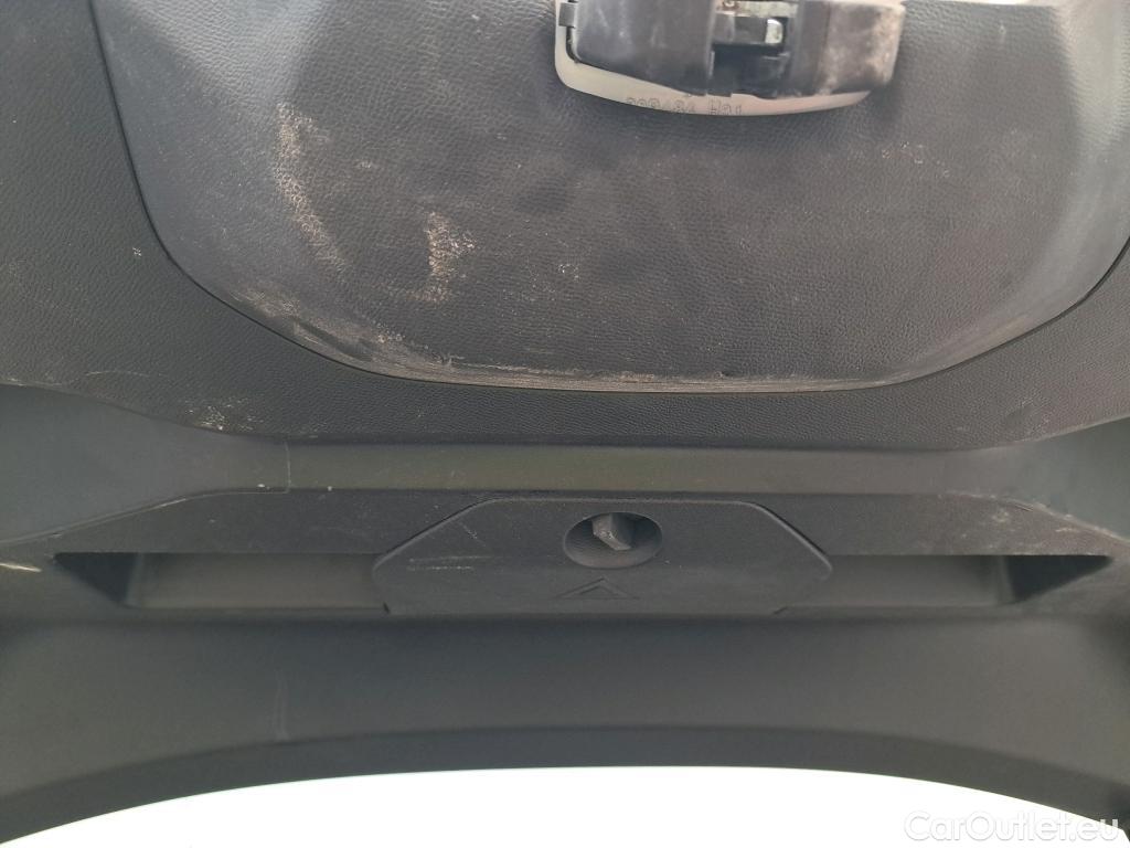  Peugeot  2008 PEUGEOT  / 2019 / 5P / todoterreno Allure BlueHDI 81kW (110CV) #18