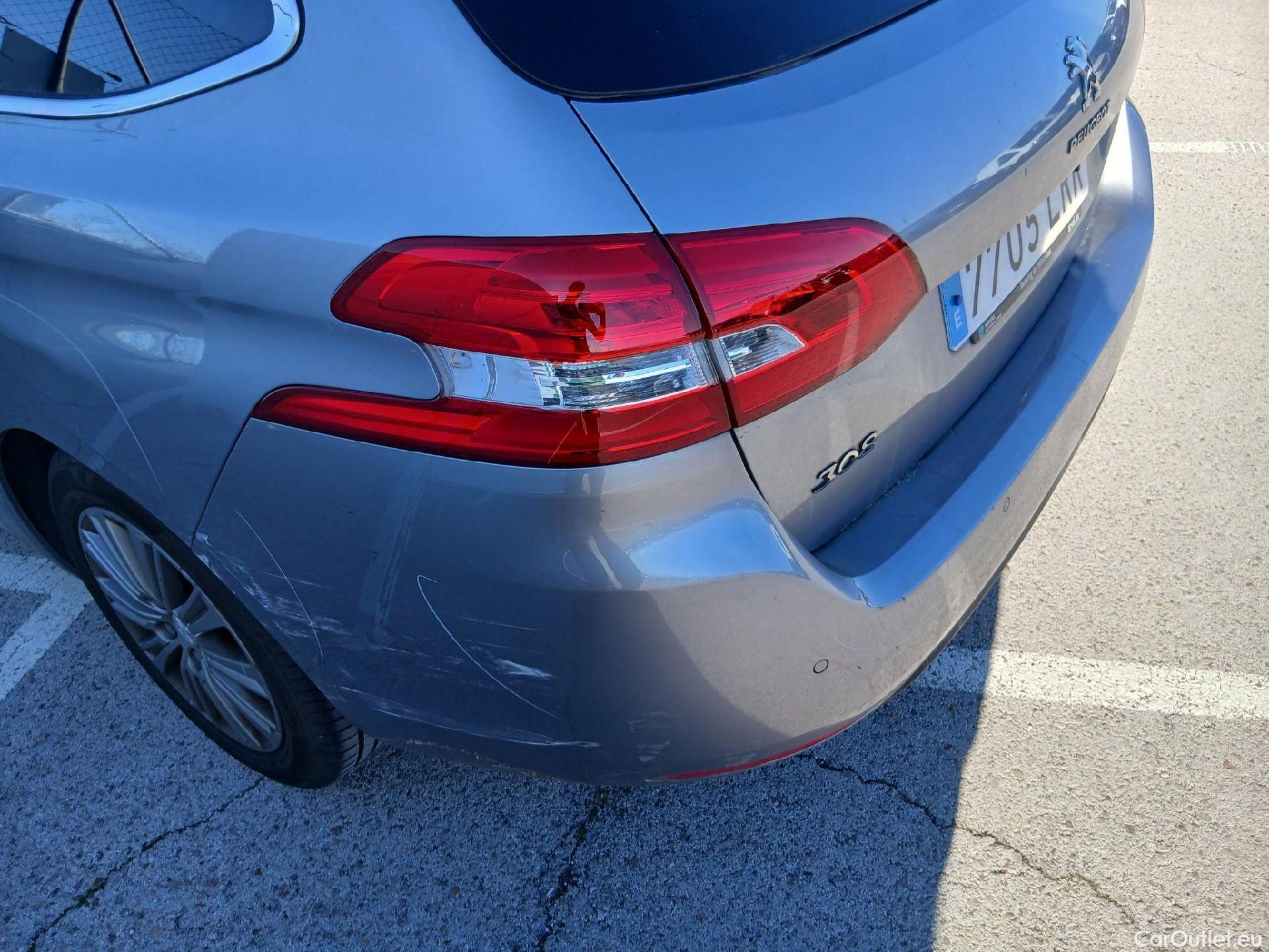  Peugeot  308 PEUGEOT  / 2017 / 5P / familiar SW Allure Pack PureTech 130 S&S #28