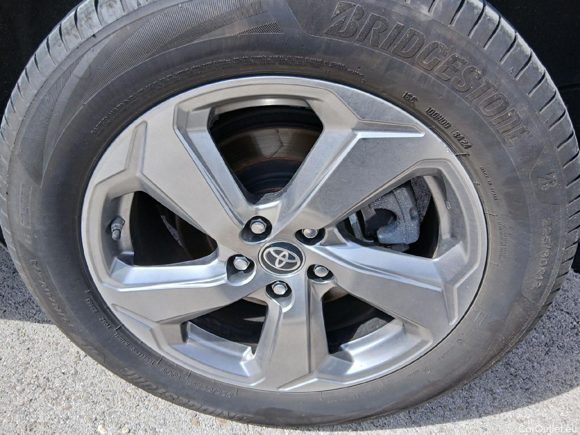  Toyota  RAV4 TOYOTA  / 2018 / 5P / todoterreno 2.5l 220H Advance #32