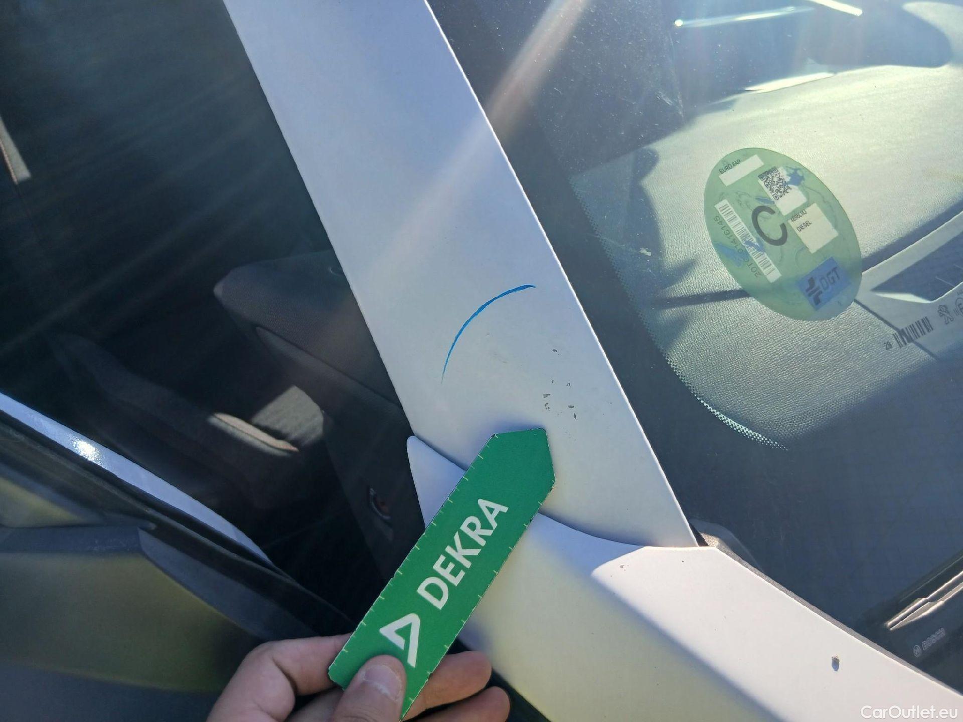  Peugeot  2008 PEUGEOT  / 2019 / 5P / todoterreno Active Pack BlueHDI 81kW (110CV) #32