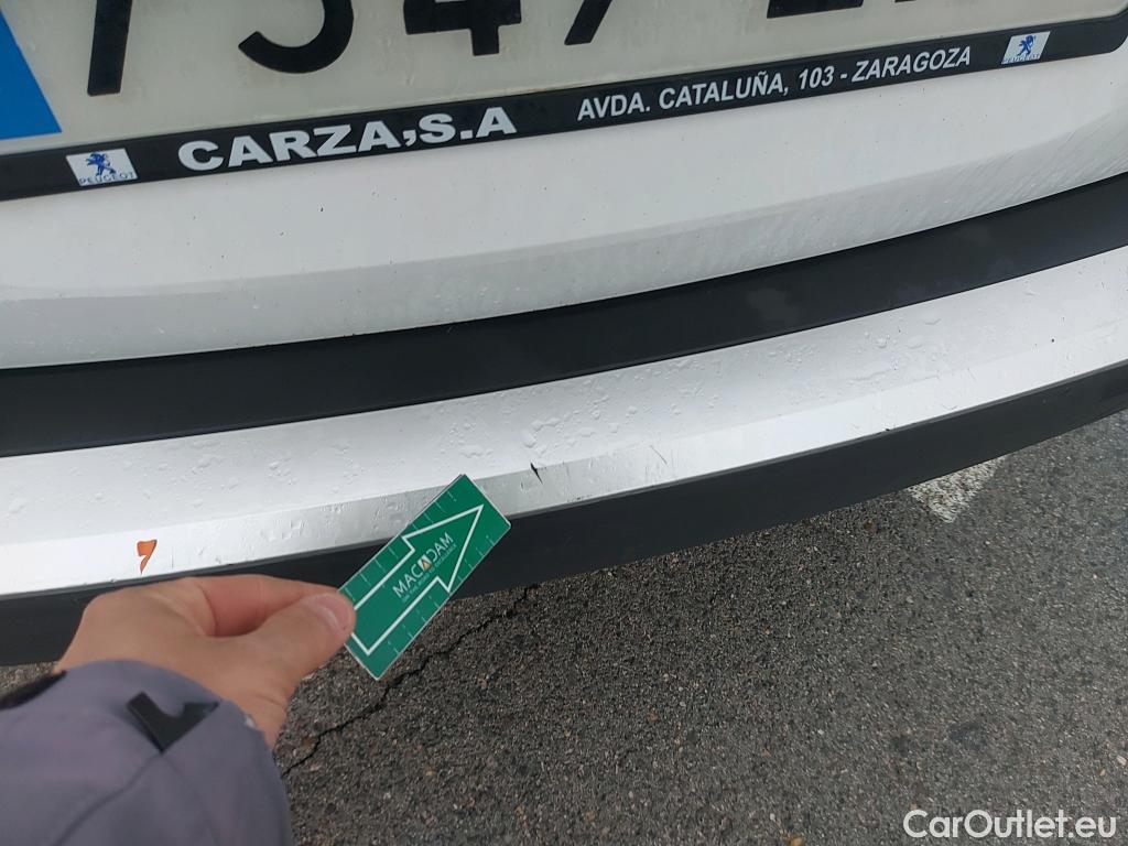  Peugeot  2008 PEUGEOT  / 2019 / 5P / todoterreno Allure BlueHDI 81kW (110CV) #18