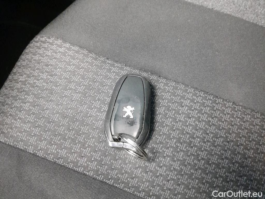  Peugeot  3008 PEUGEOT  / 2020 / 5P / todoterreno 1.5 BlueHDi 96kW (130CV) S&S Active Pack (AC3) #2