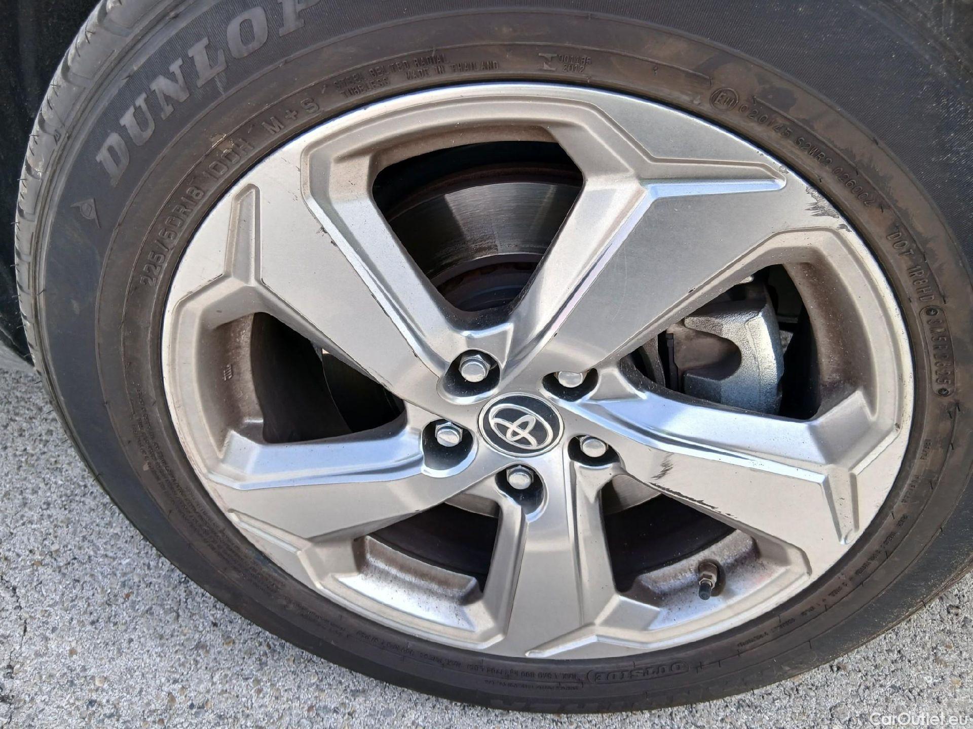  Toyota  RAV4 TOYOTA  / 2018 / 5P / todoterreno 2.5l 220H Advance #44