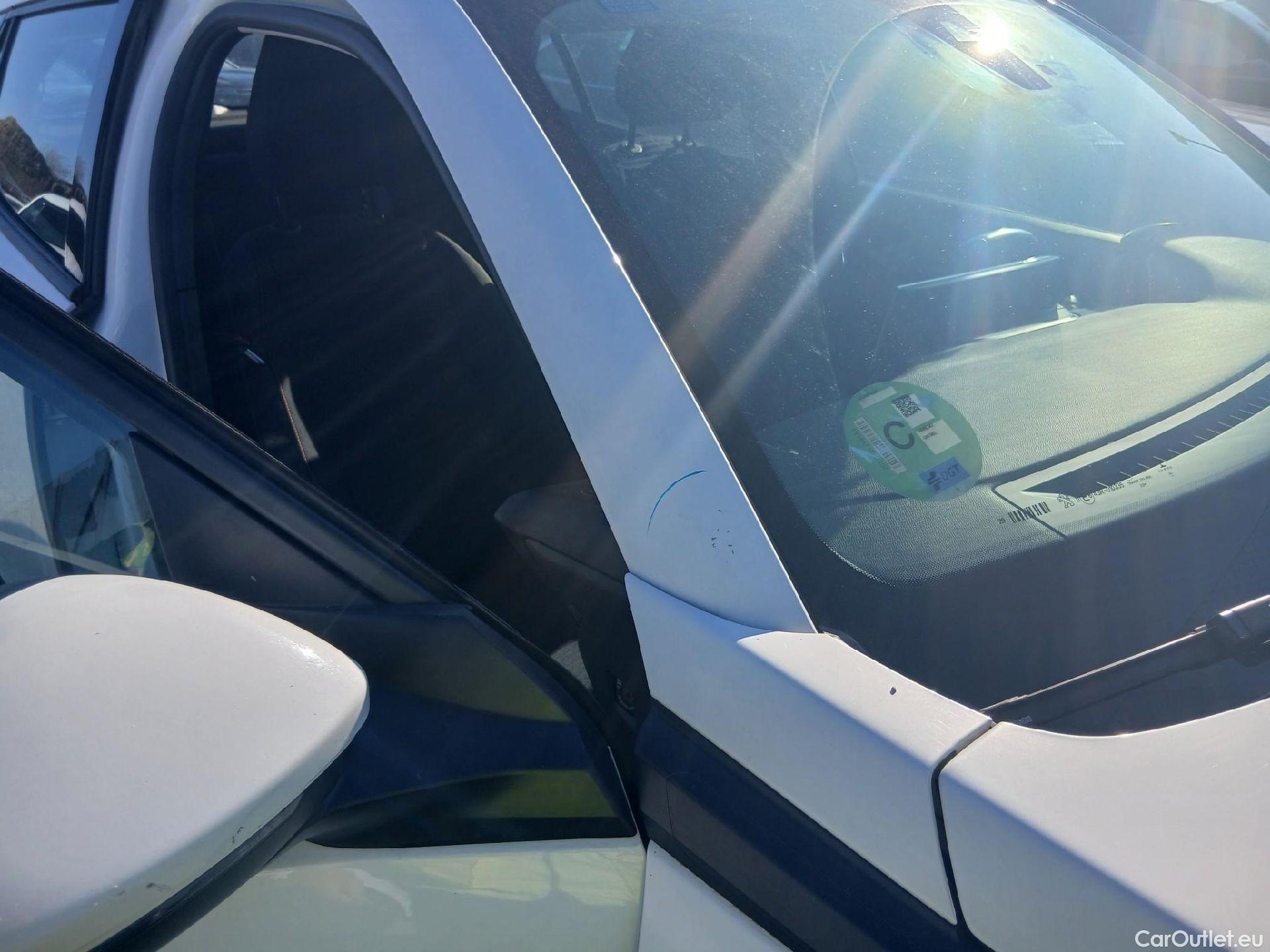  Peugeot  2008 PEUGEOT  / 2019 / 5P / todoterreno Active Pack BlueHDI 81kW (110CV) #33