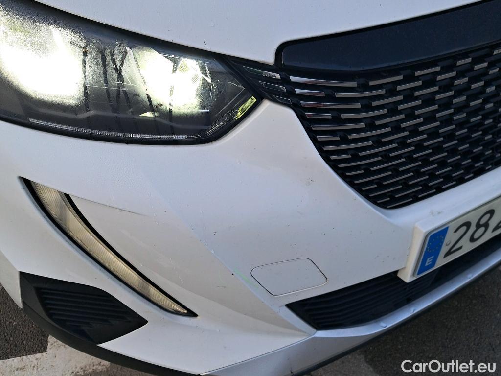  Peugeot  2008 PEUGEOT  / 2019 / 5P / todoterreno Allure BlueHDI 81kW (110CV) #24