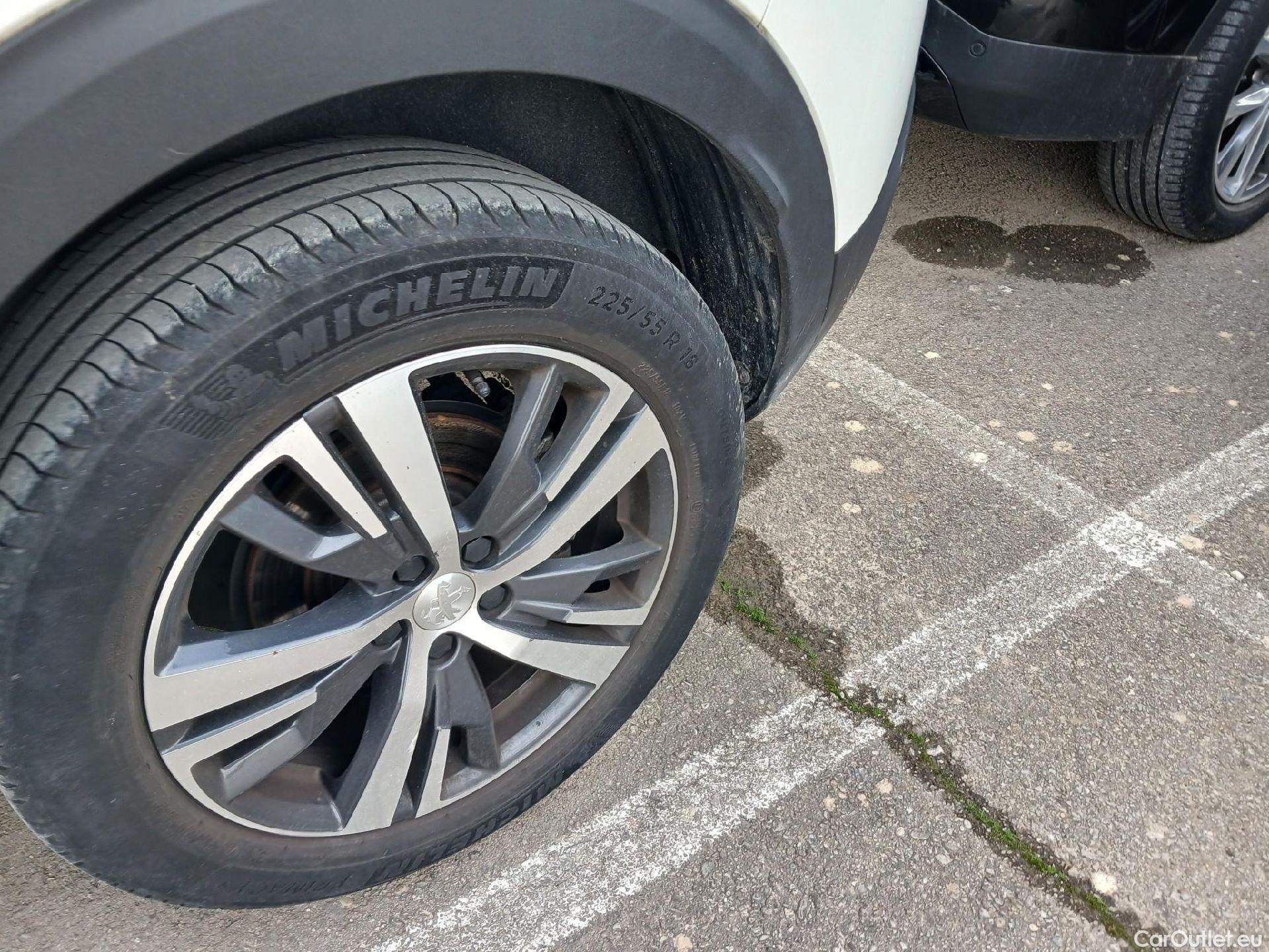  Peugeot  3008 PEUGEOT  / 2020 / 5P / todoterreno 1.5 BlueHDi 96kW S&S Allure Pack EAT8 #18