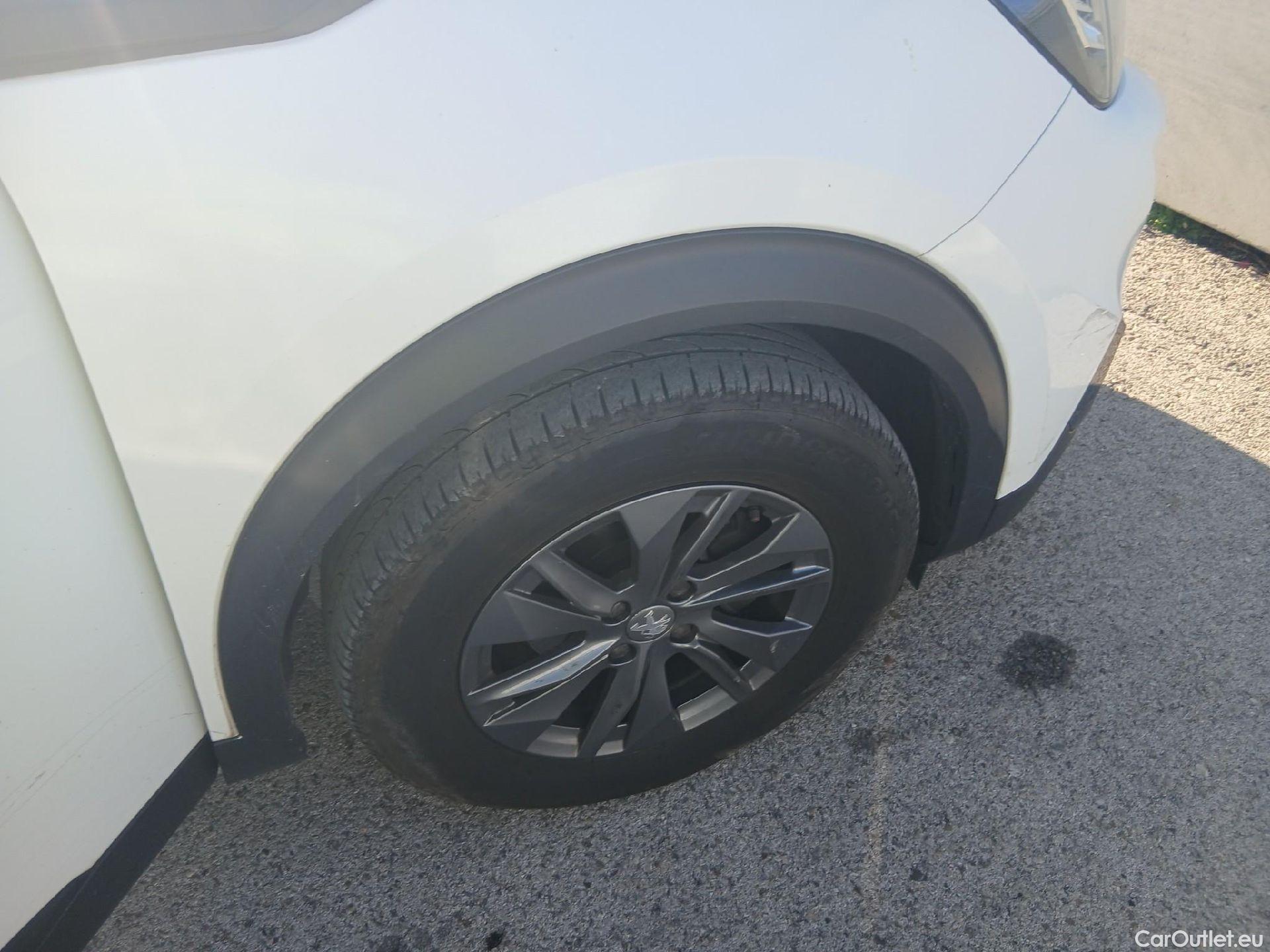  Peugeot  2008 PEUGEOT  / 2019 / 5P / todoterreno Active Pack BlueHDI 81kW (110CV) #28