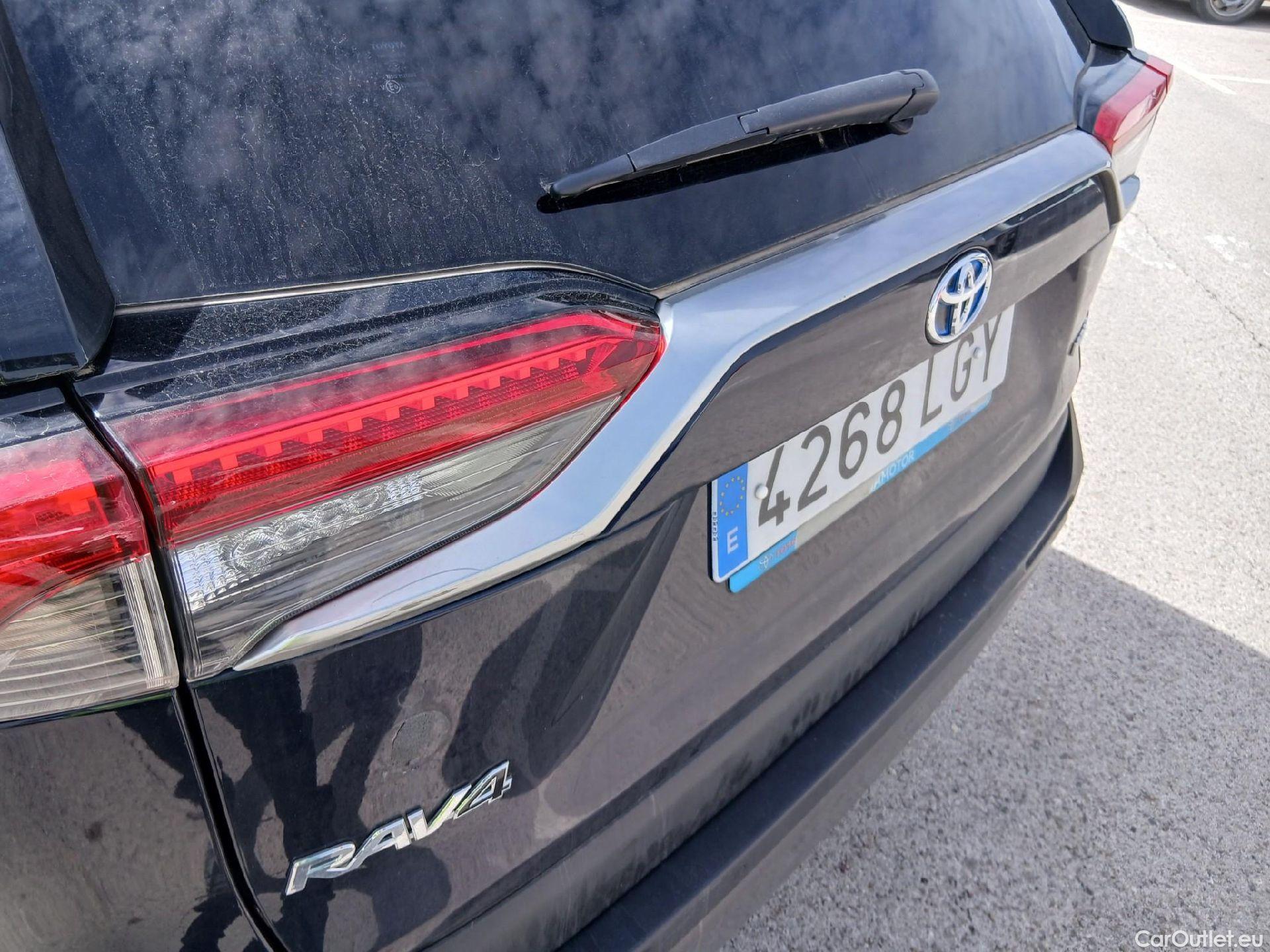  Toyota  RAV4 TOYOTA  / 2018 / 5P / todoterreno 2.5l 220H Advance #31