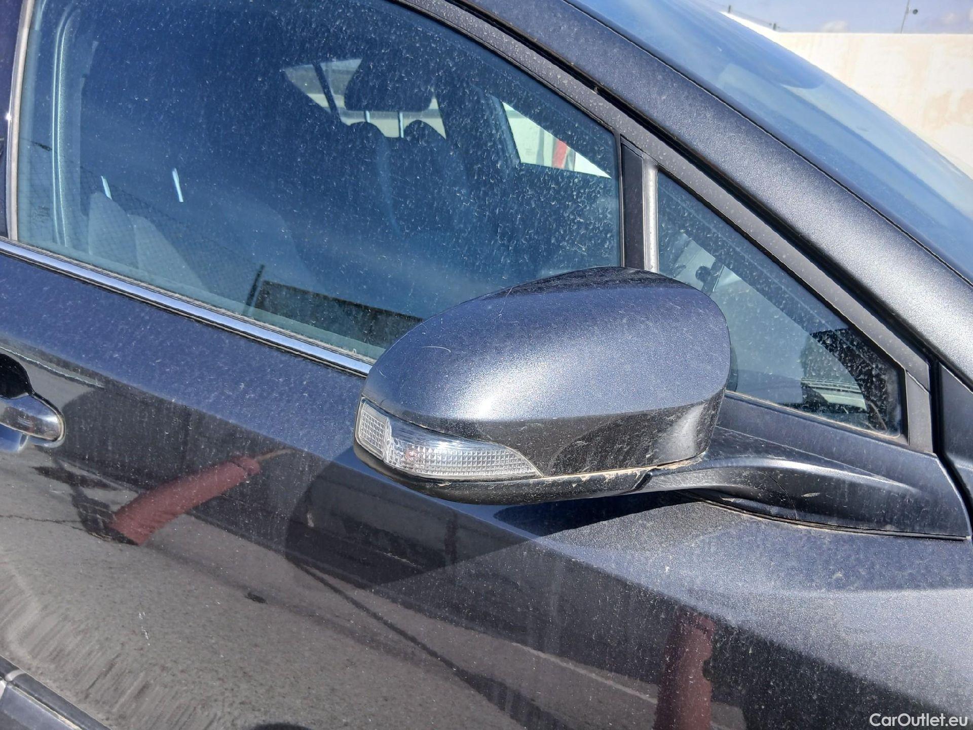  Toyota  C-HR TOYOTA  / 2019 / 5P / todoterreno 2.0 180H Advance #40