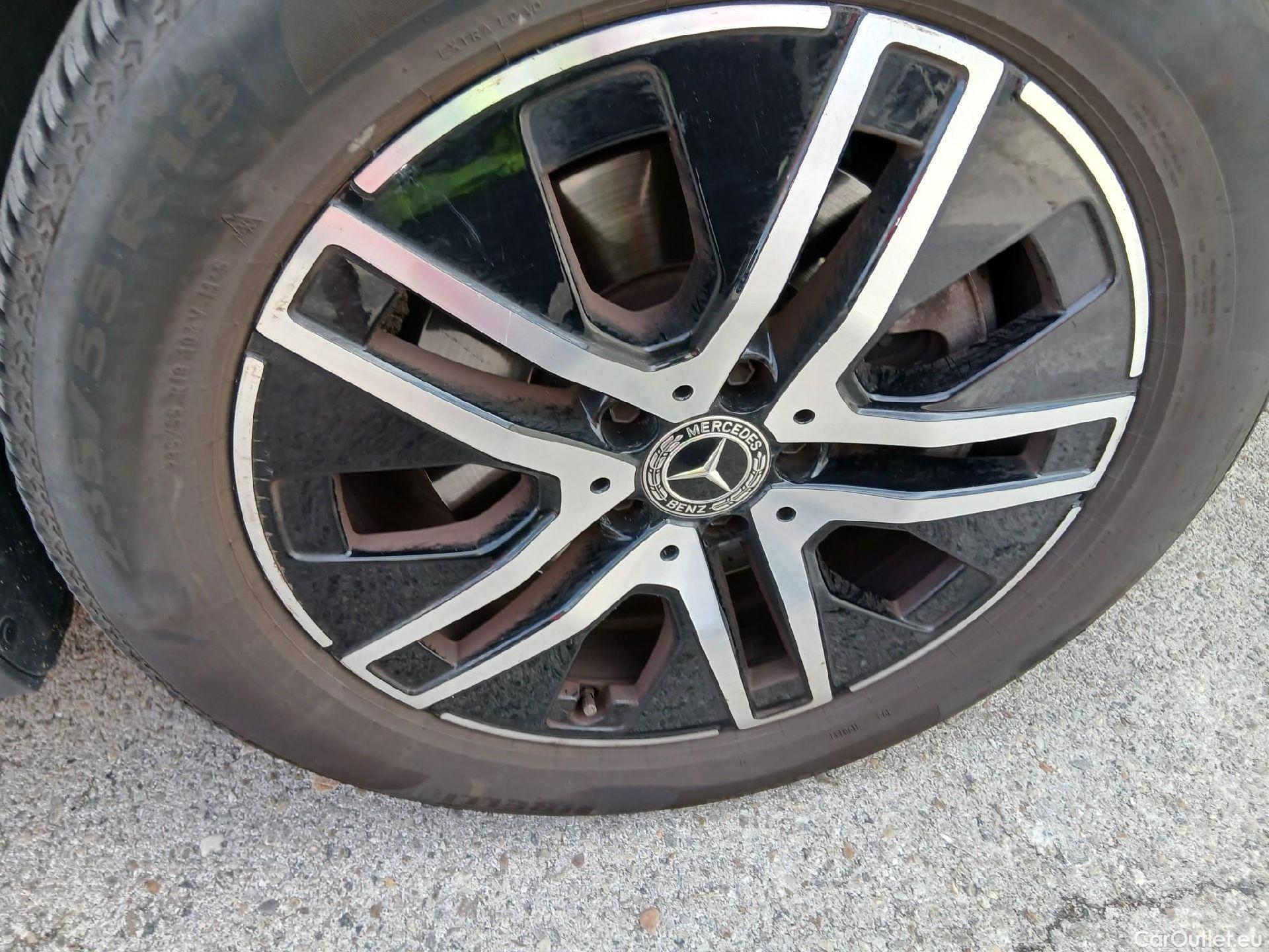  Mercedes  GLA MERCEDES-BENZ  / 2020 / 5P / todoterreno  250 e #35