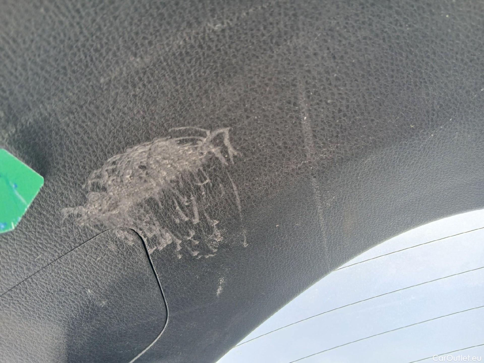  Toyota  C-HR TOYOTA  / 2019 / 5P / todoterreno 2.0 180H Advance #32