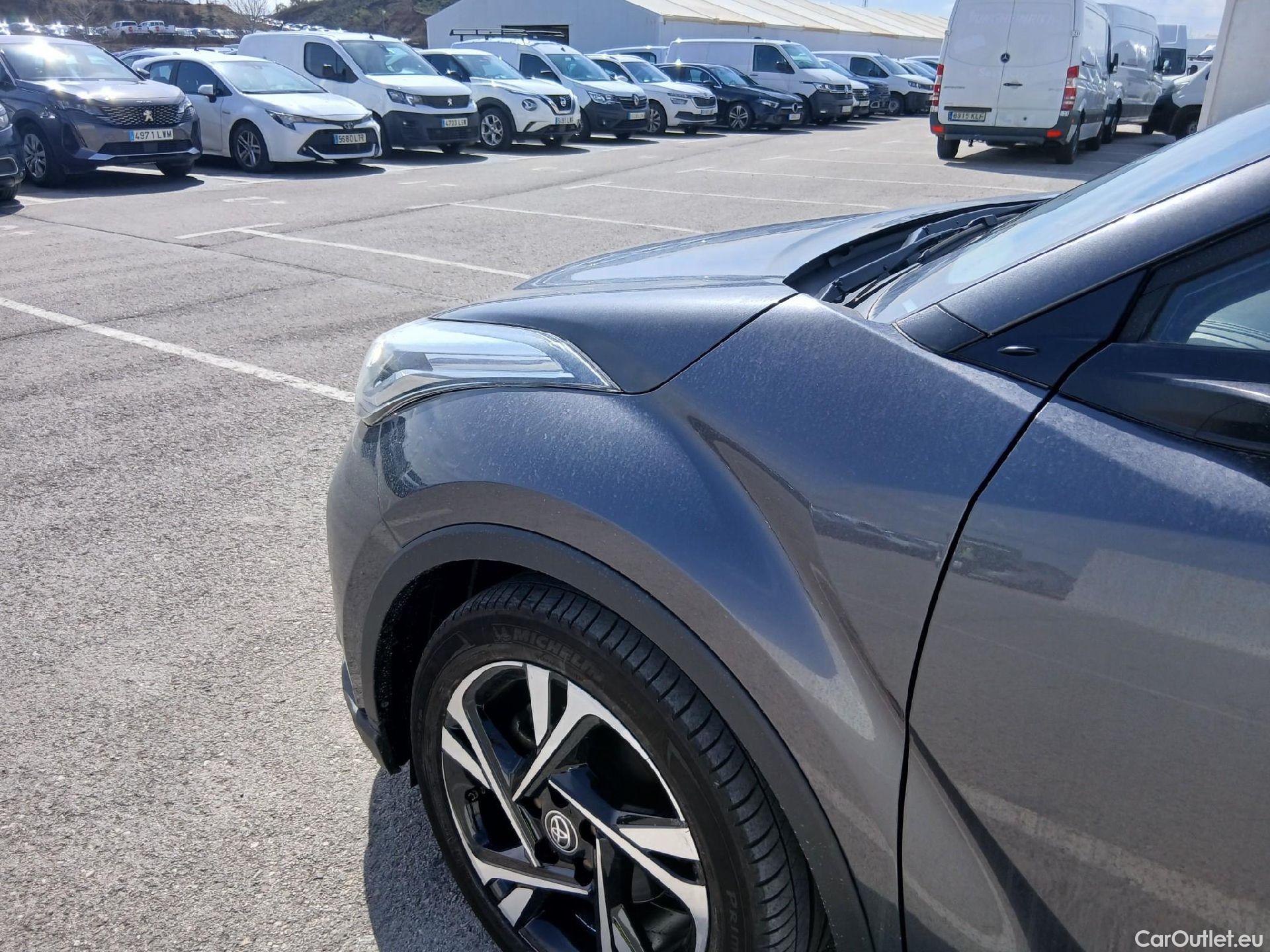  Toyota  C-HR TOYOTA  / 2019 / 5P / todoterreno 2.0 180H Advance #13