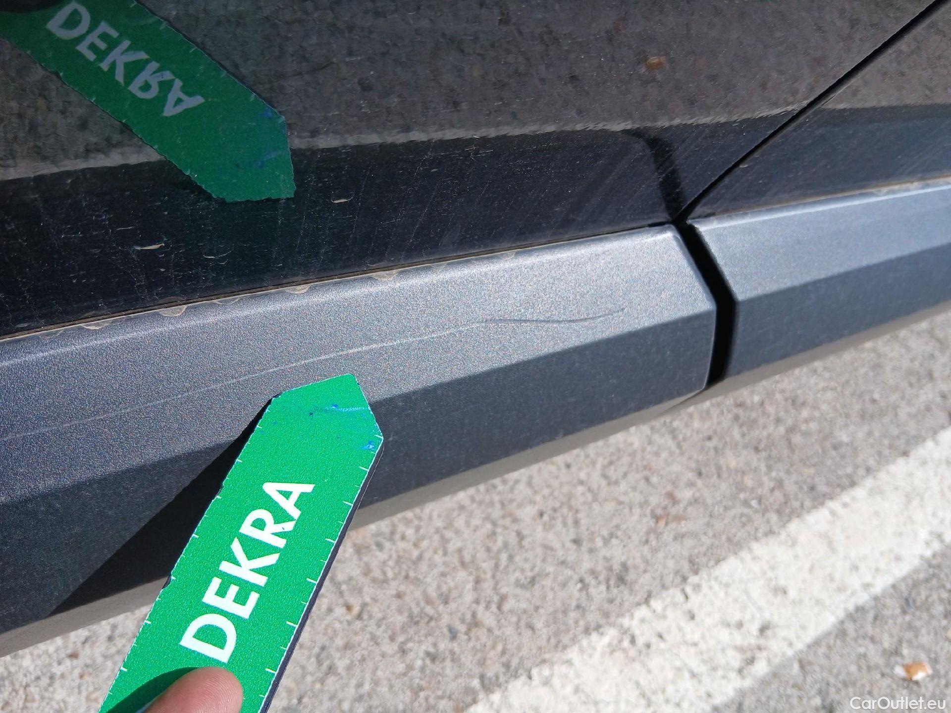  Toyota  C-HR TOYOTA  / 2019 / 5P / todoterreno 2.0 180H Advance #38