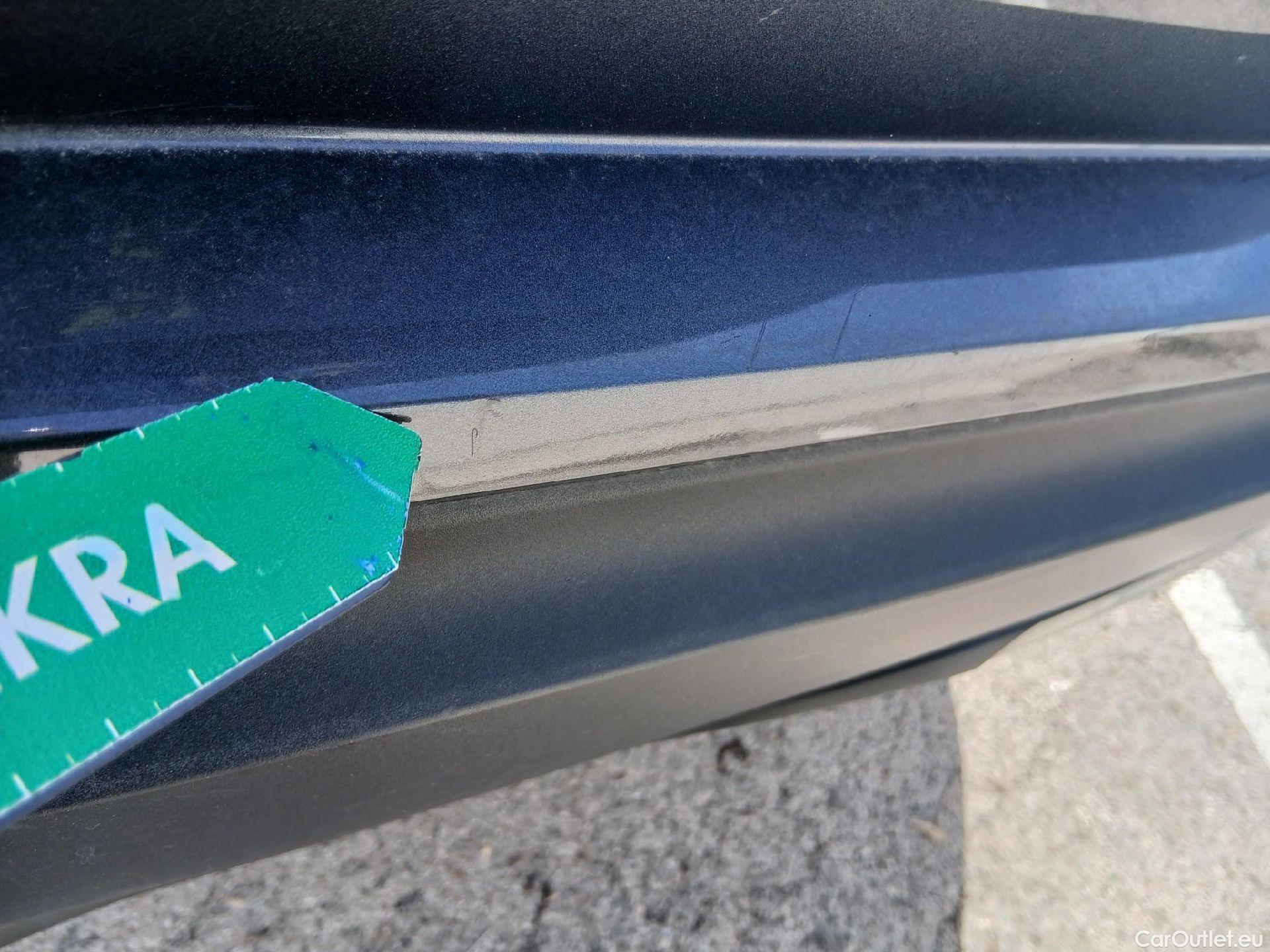  Toyota  C-HR TOYOTA  / 2019 / 5P / todoterreno 2.0 180H Advance #28