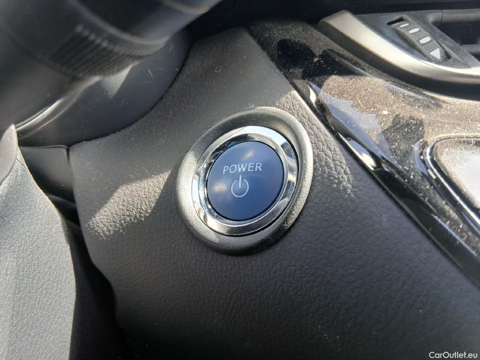  Toyota  C-HR TOYOTA  / 2019 / 5P / todoterreno 2.0 180H Advance #1