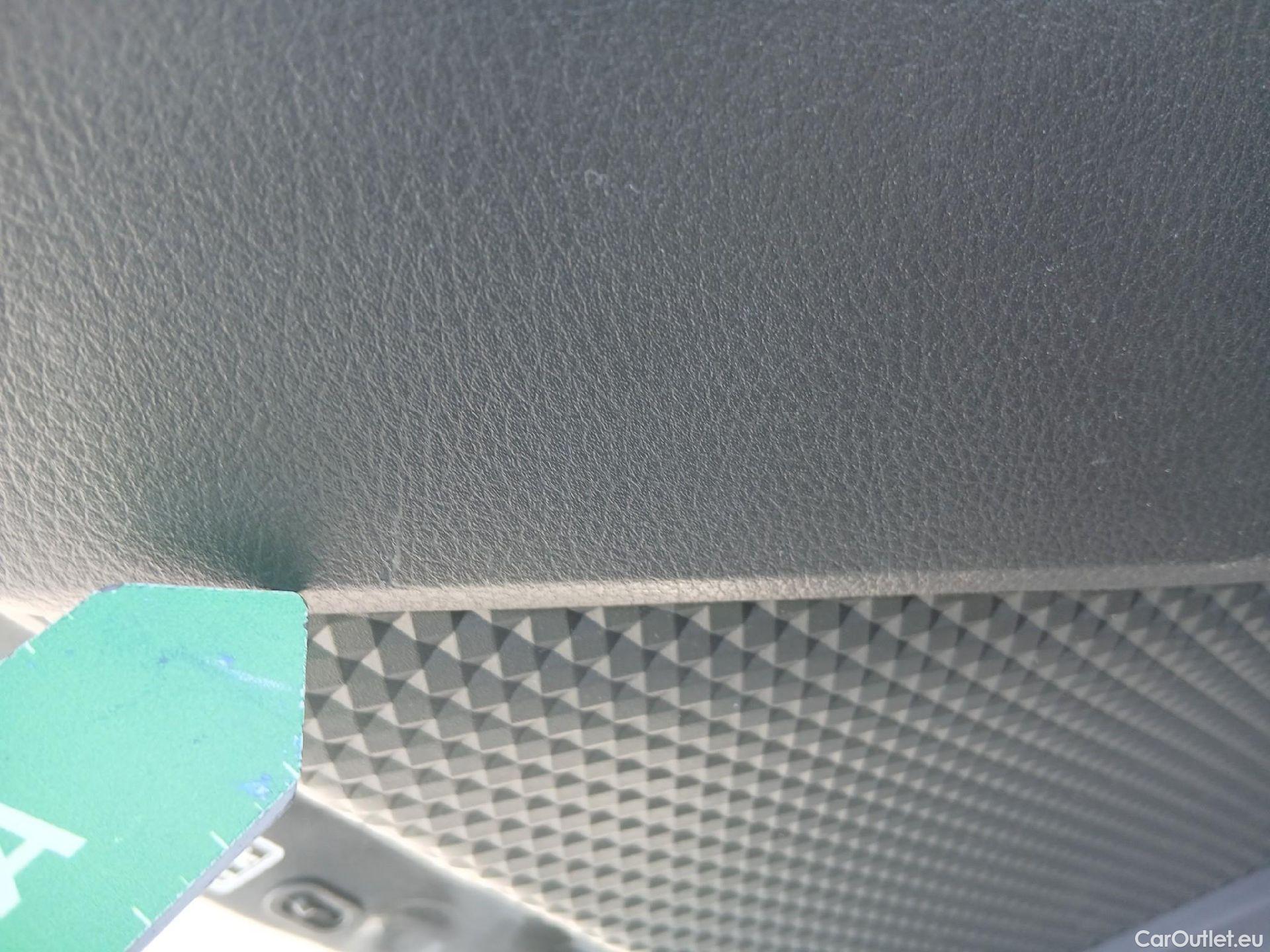  Toyota  C-HR TOYOTA  / 2019 / 5P / todoterreno 2.0 180H Advance #25