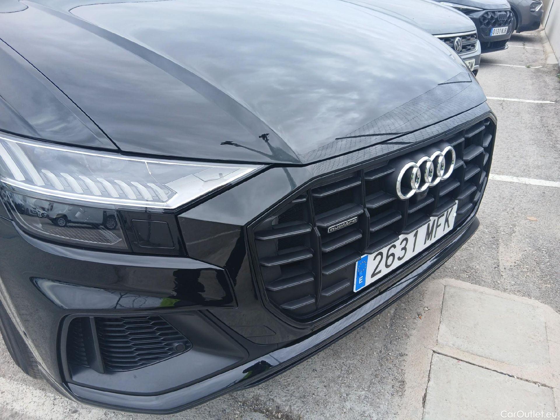  Audi  Q8 AUDI  / 2018 / 5P / todoterreno 55 TFSIe S Line Plus 280kW quattro tip #3