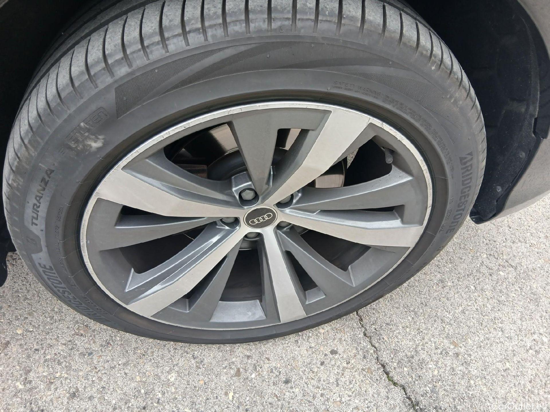  Audi  Q8 AUDI  / 2018 / 5P / todoterreno 55 TFSIe S Line Plus 280kW quattro tip #6