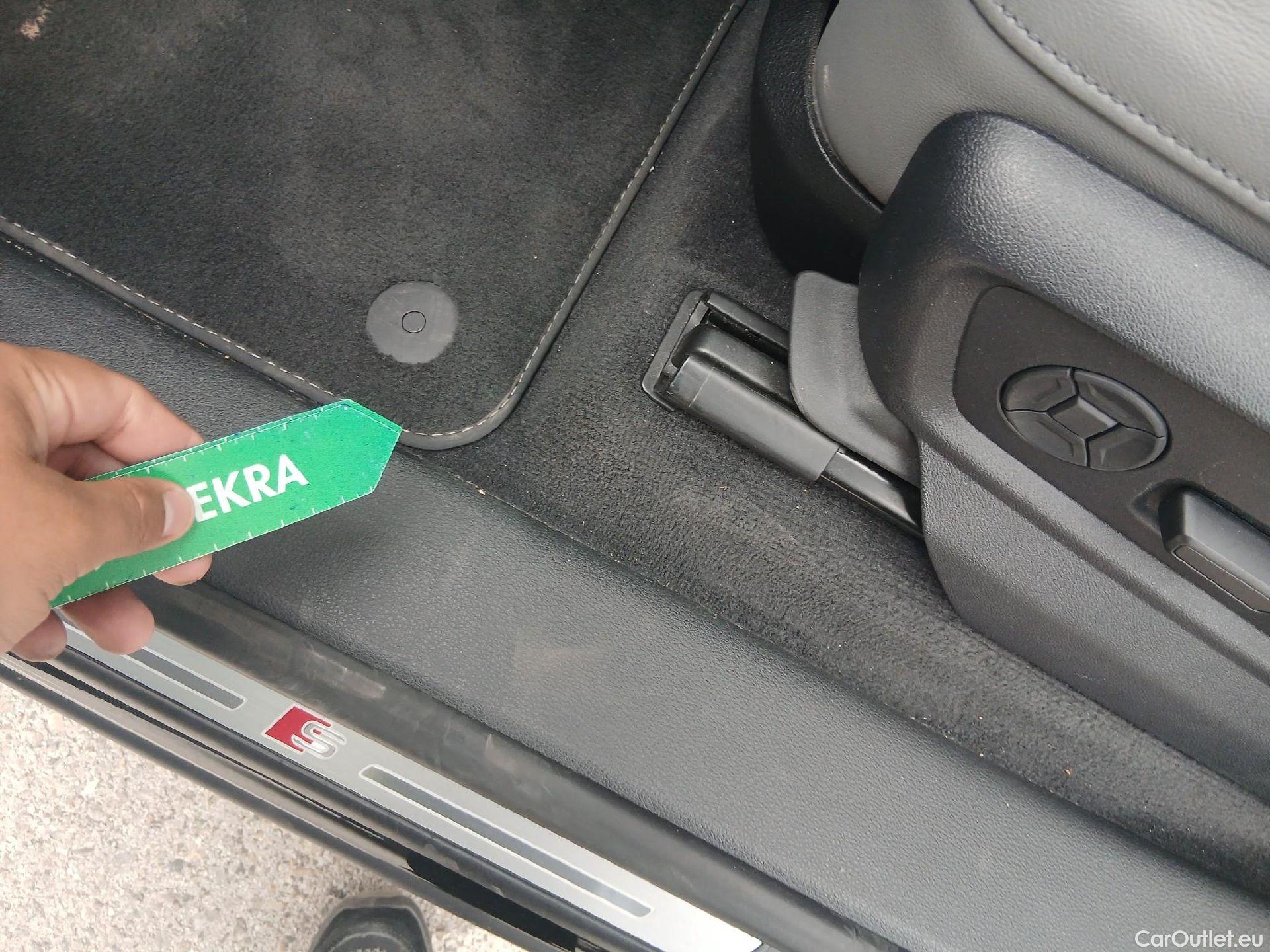  Audi  Q8 AUDI  / 2018 / 5P / todoterreno 55 TFSIe S Line Plus 280kW quattro tip #2