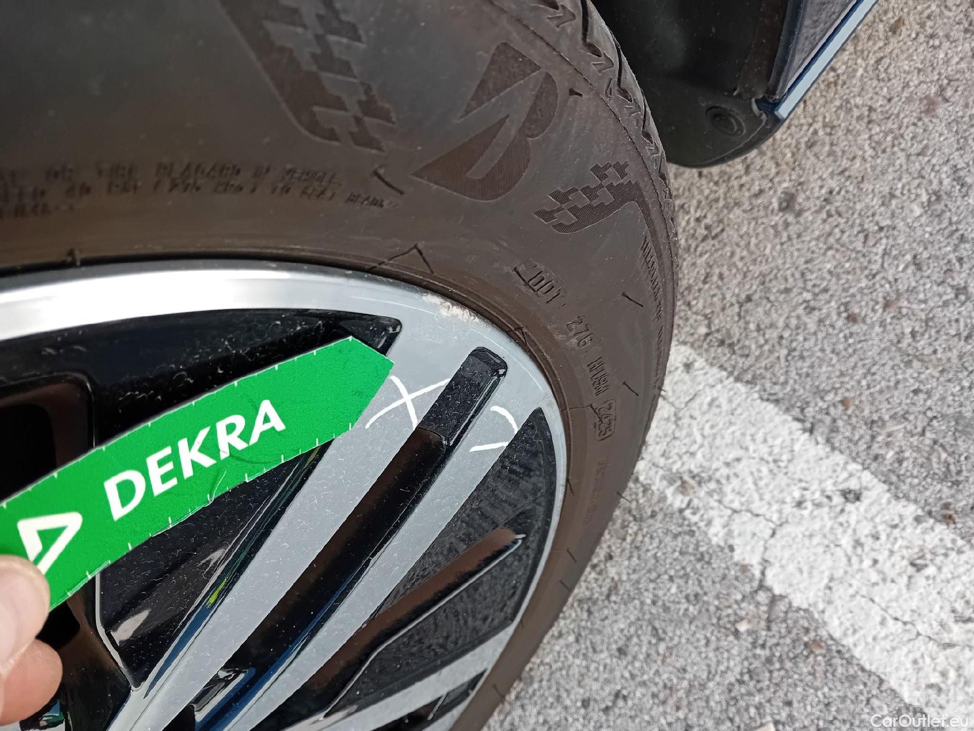  Mercedes  A-Klasse MERCEDES-BENZ Clase A / 2018 / 4P / sedán Sedán A 250 e #17