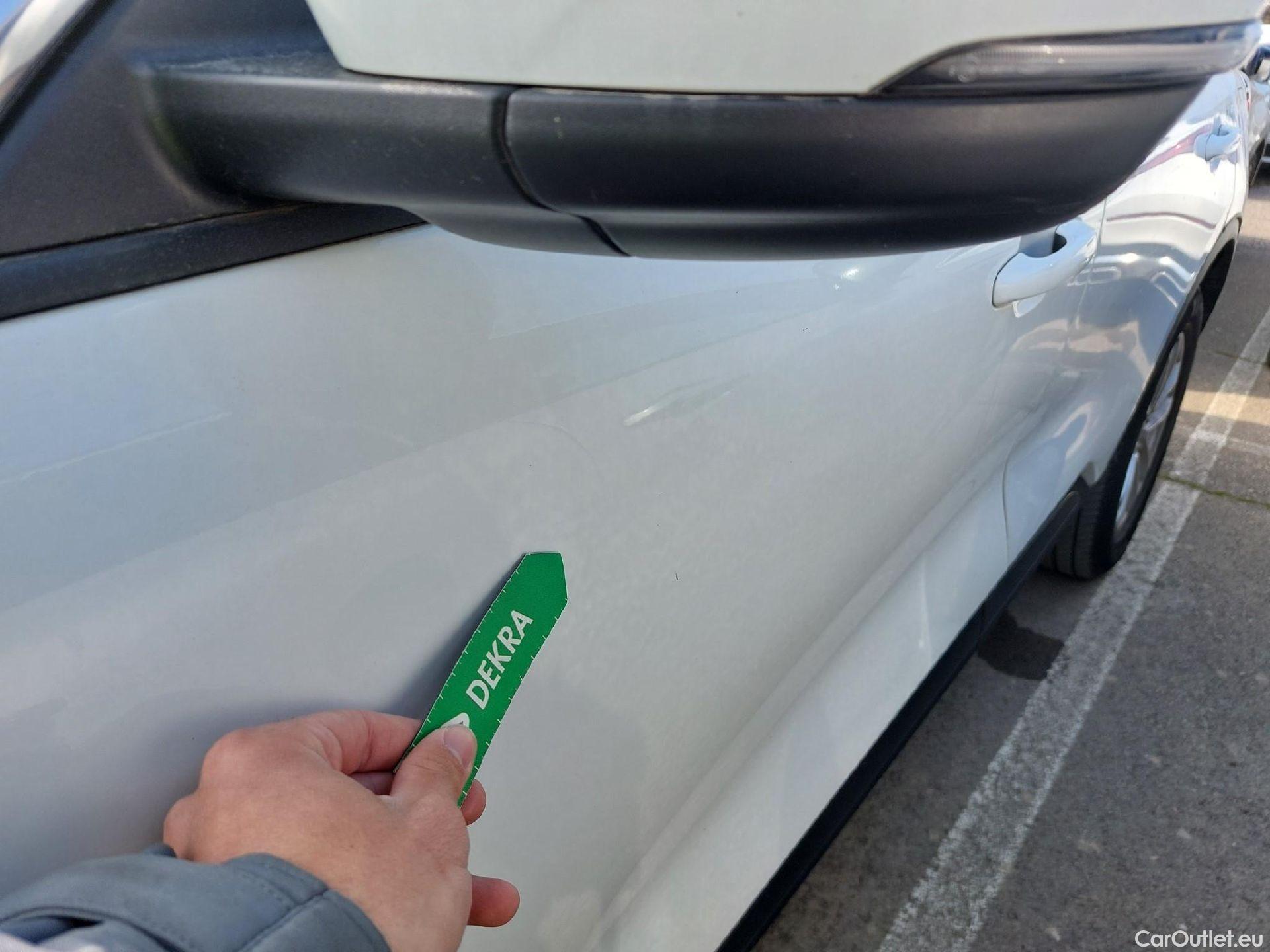  Ford  Kuga FORD  / 2019 / 5P / todoterreno Titanium 2.0 EcoBlue 140kW 4x4 Auto #4