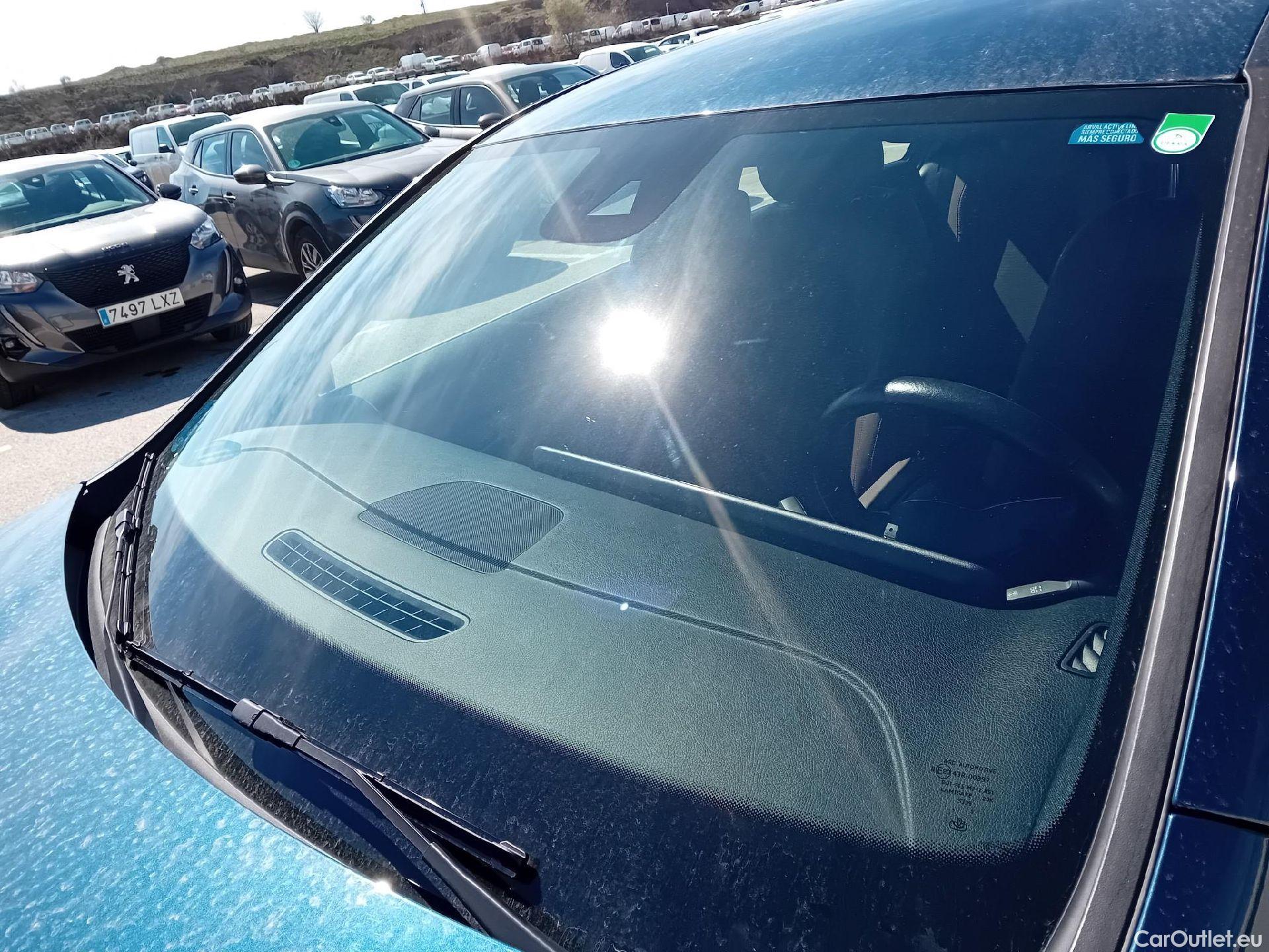  Mercedes  A-Klasse MERCEDES-BENZ Clase A / 2018 / 4P / sedán Sedán A 250 e #9