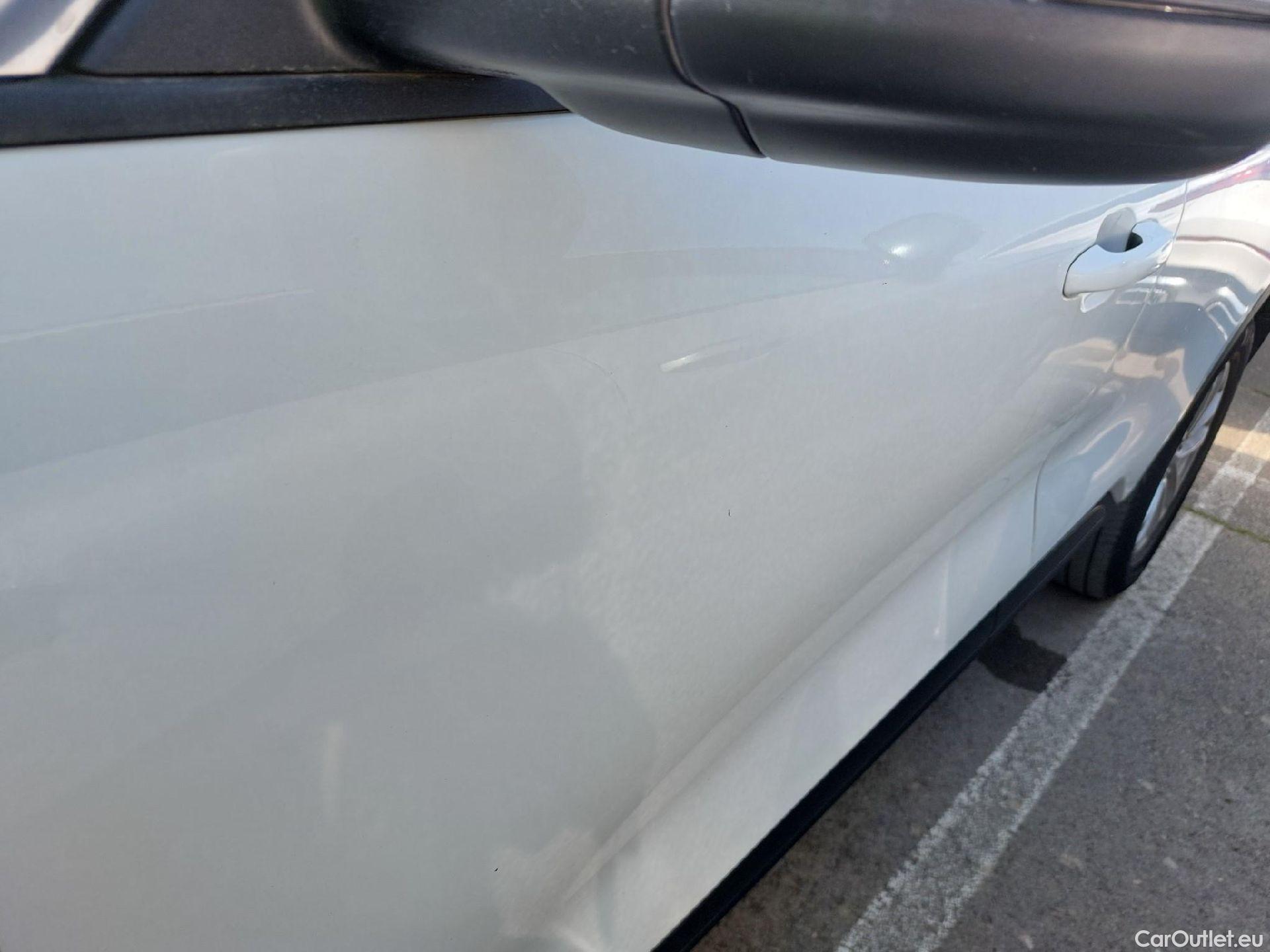  Ford  Kuga FORD  / 2019 / 5P / todoterreno Titanium 2.0 EcoBlue 140kW 4x4 Auto #3